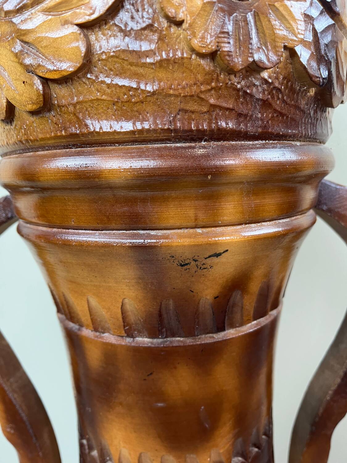 Important carved wooden jar