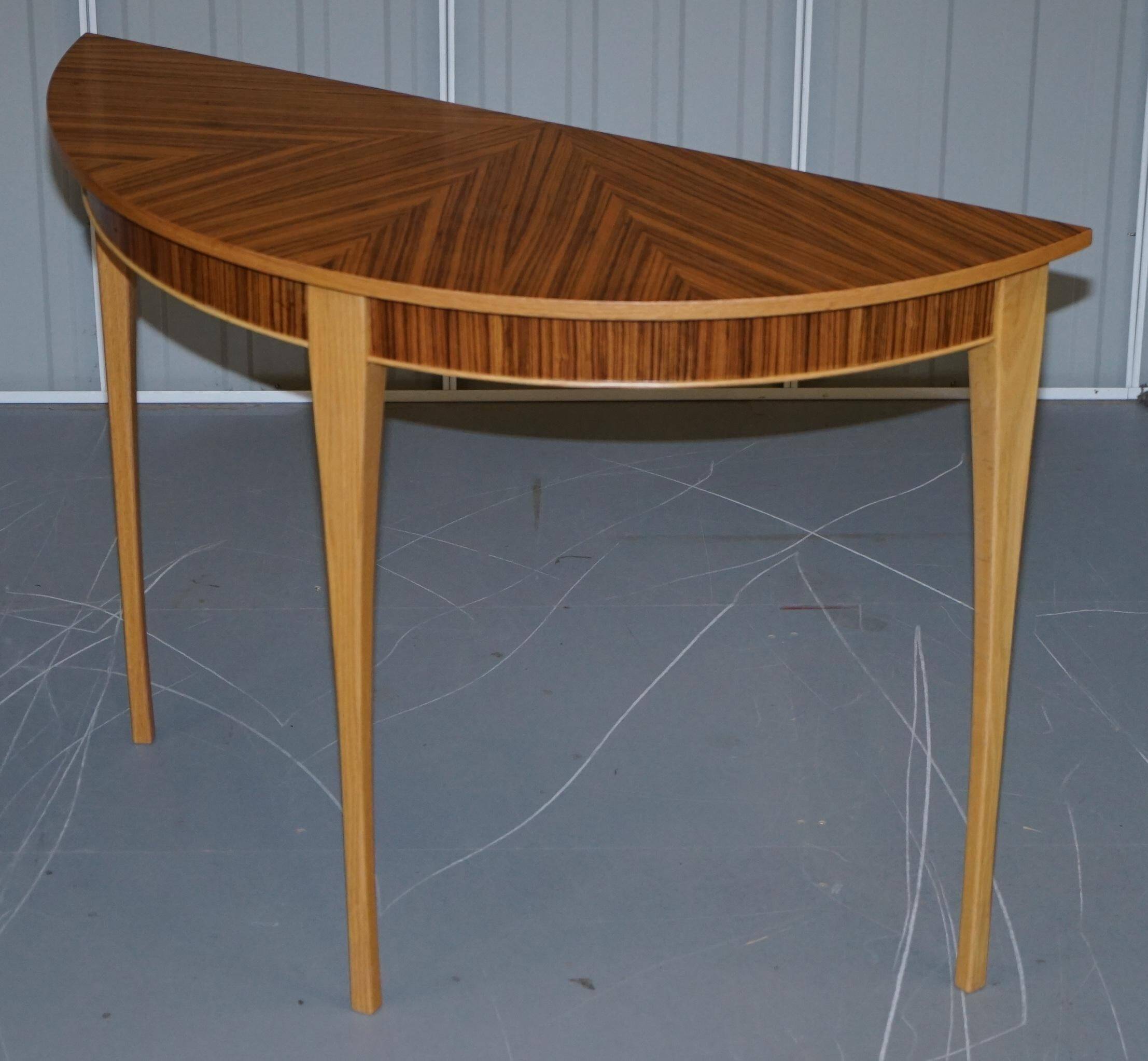 Paire de tables console demilune Bevan Funnell Phoenix en bois de zebrano