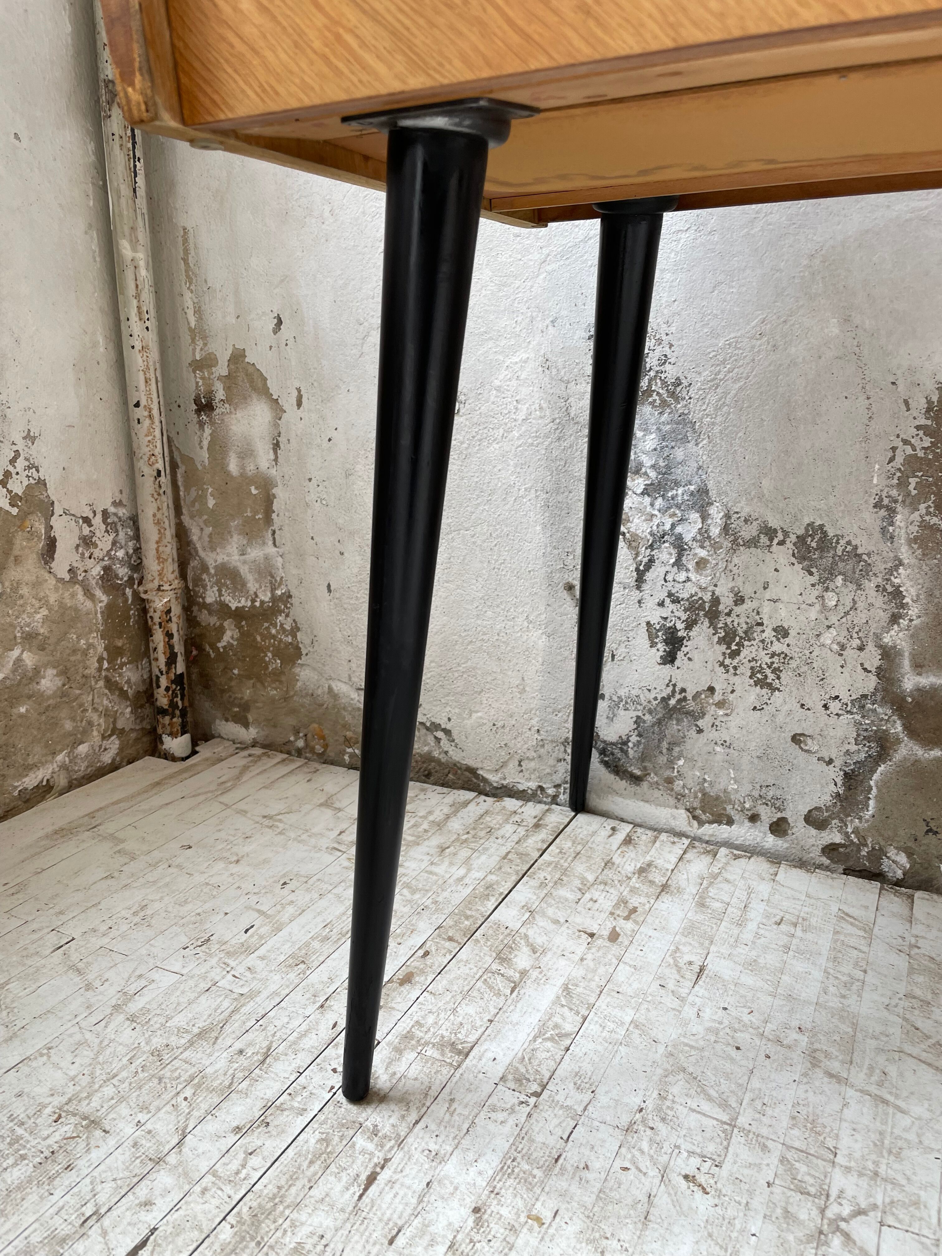 Console desktop feet compass 60s