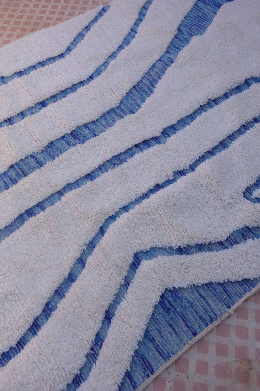 Azilal rug Traditional handwoven size 150 x 250 cm