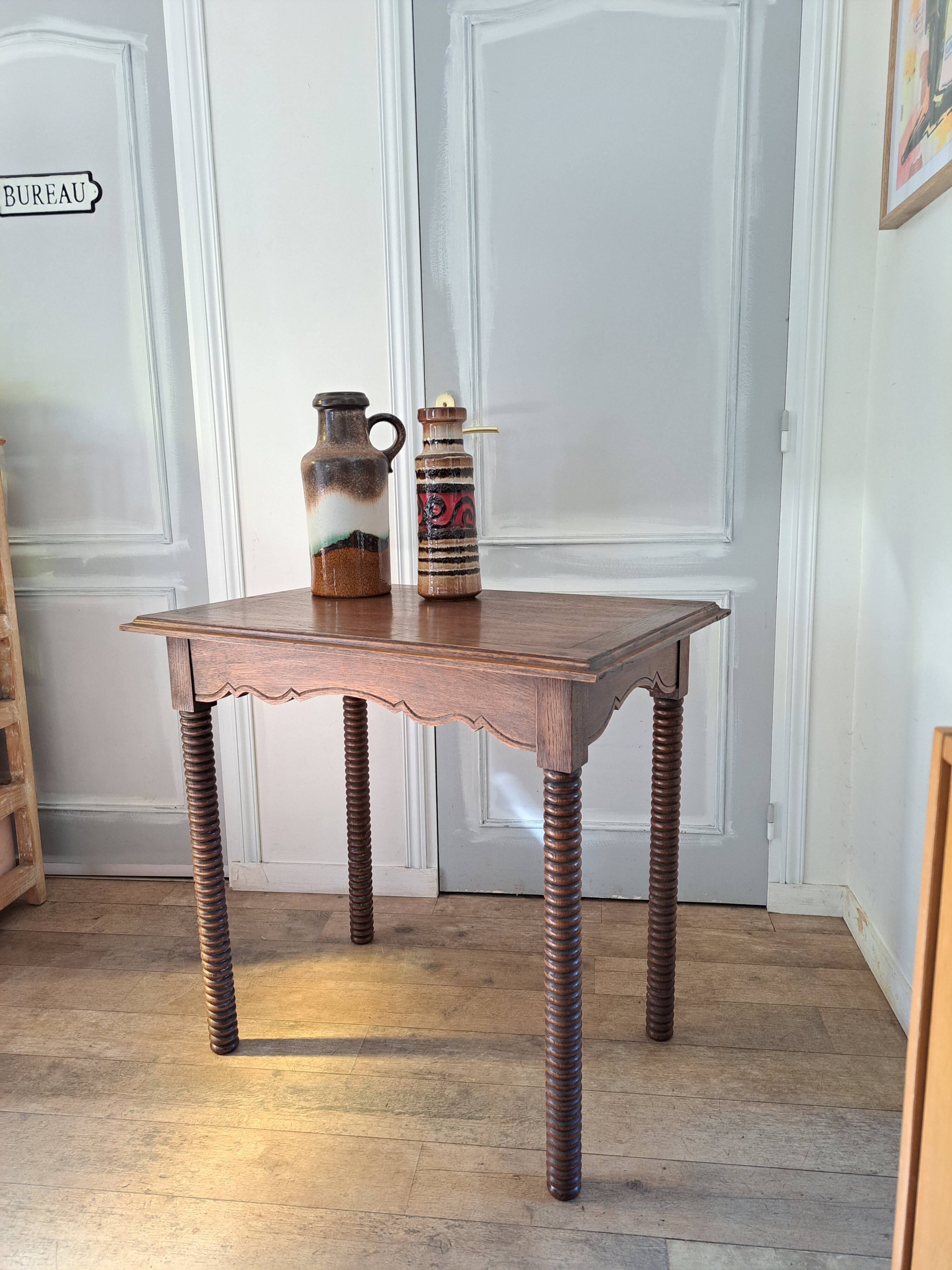 Desk with turned legs