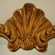 Louis XV style rocaille mirror, handcrafted in gilded wood, 20th century, 80x65 cm.