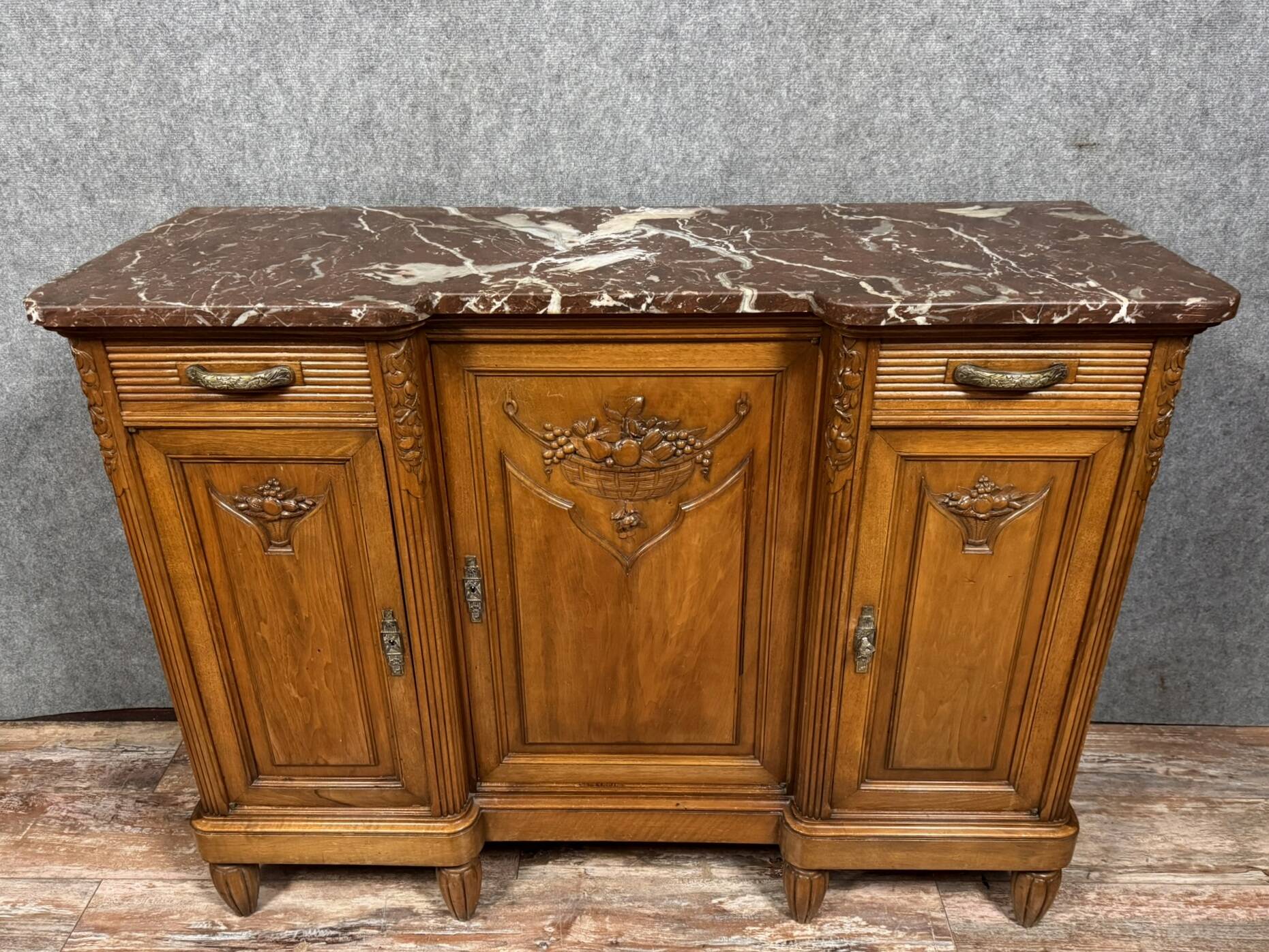 Beautiful Art Deco period walnut sideboard circa 1925