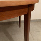 Scandinavian round teak dining table from the 60s extendable