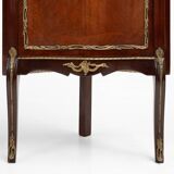 Vitrine d'angle de style Louis XV avec verre bombé, vers 1950