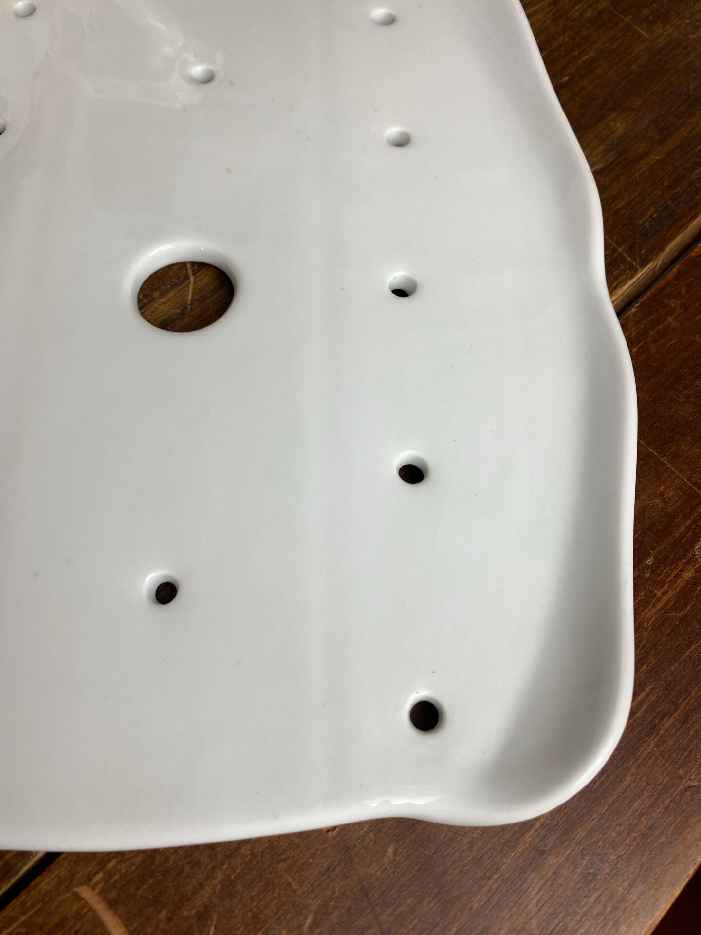 White porcelain draining plate