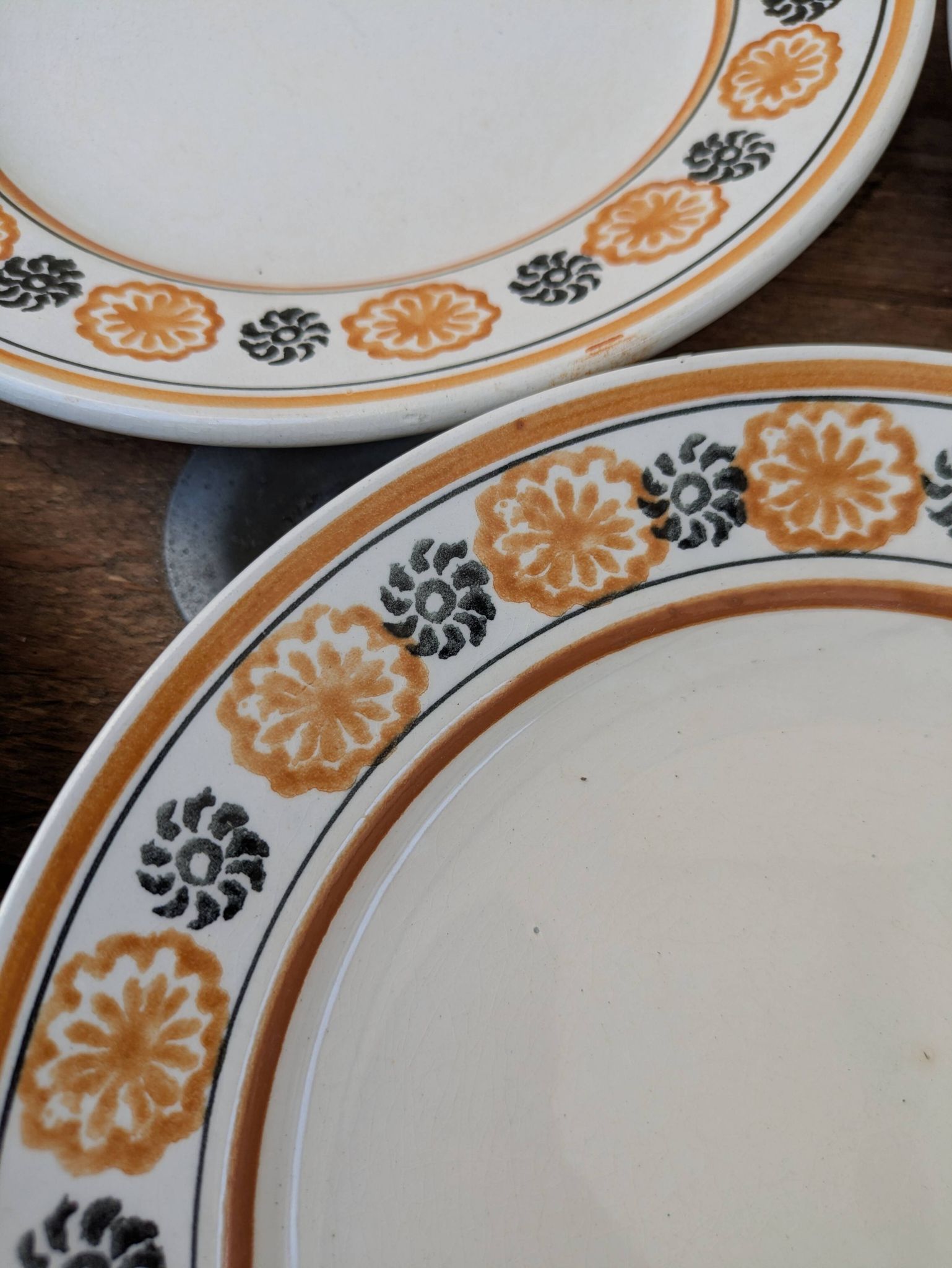 10 dessert plates Saint Amand Amandinoise frilled with orange and black flowers.
