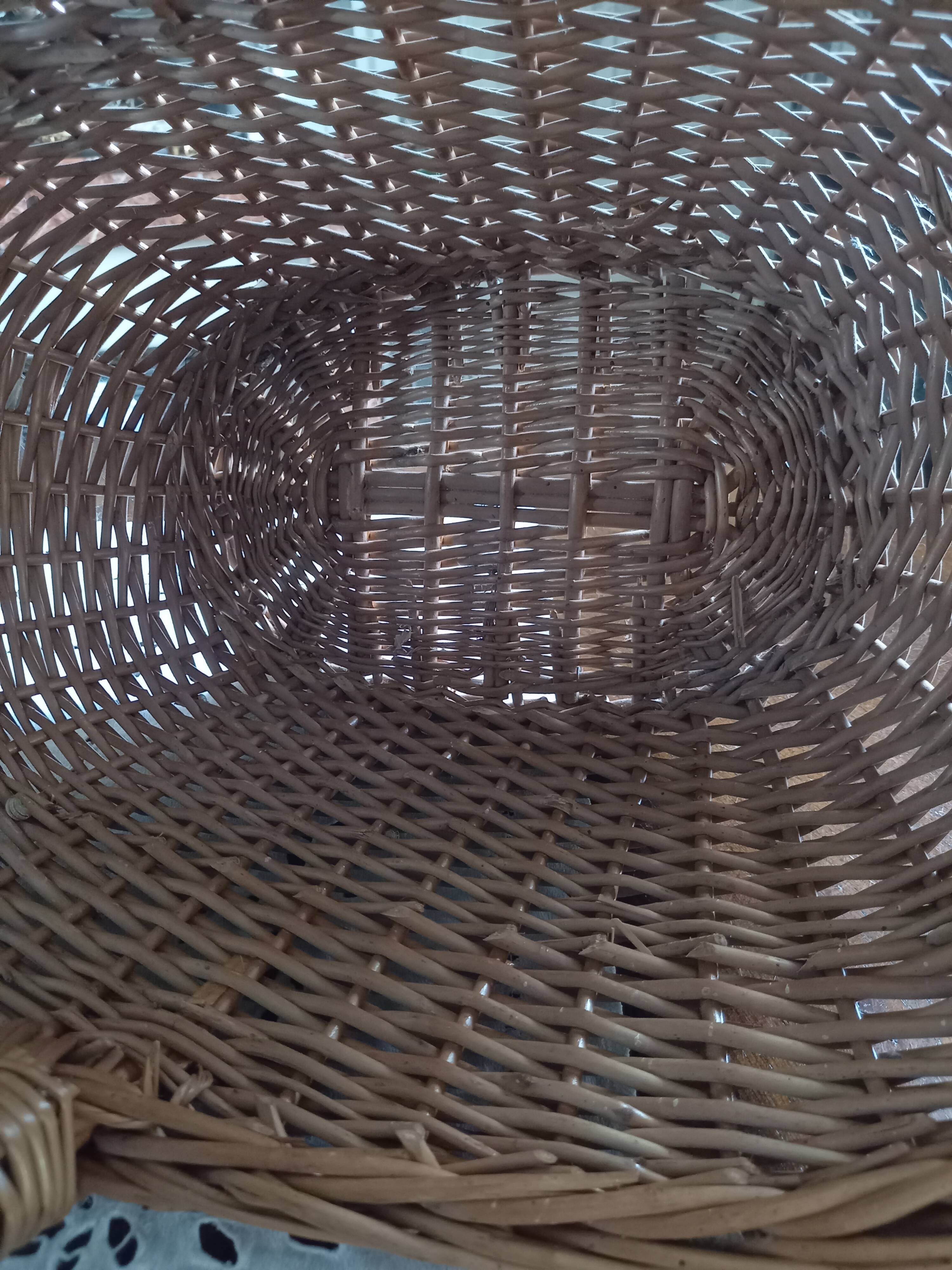 Woven wicker basket