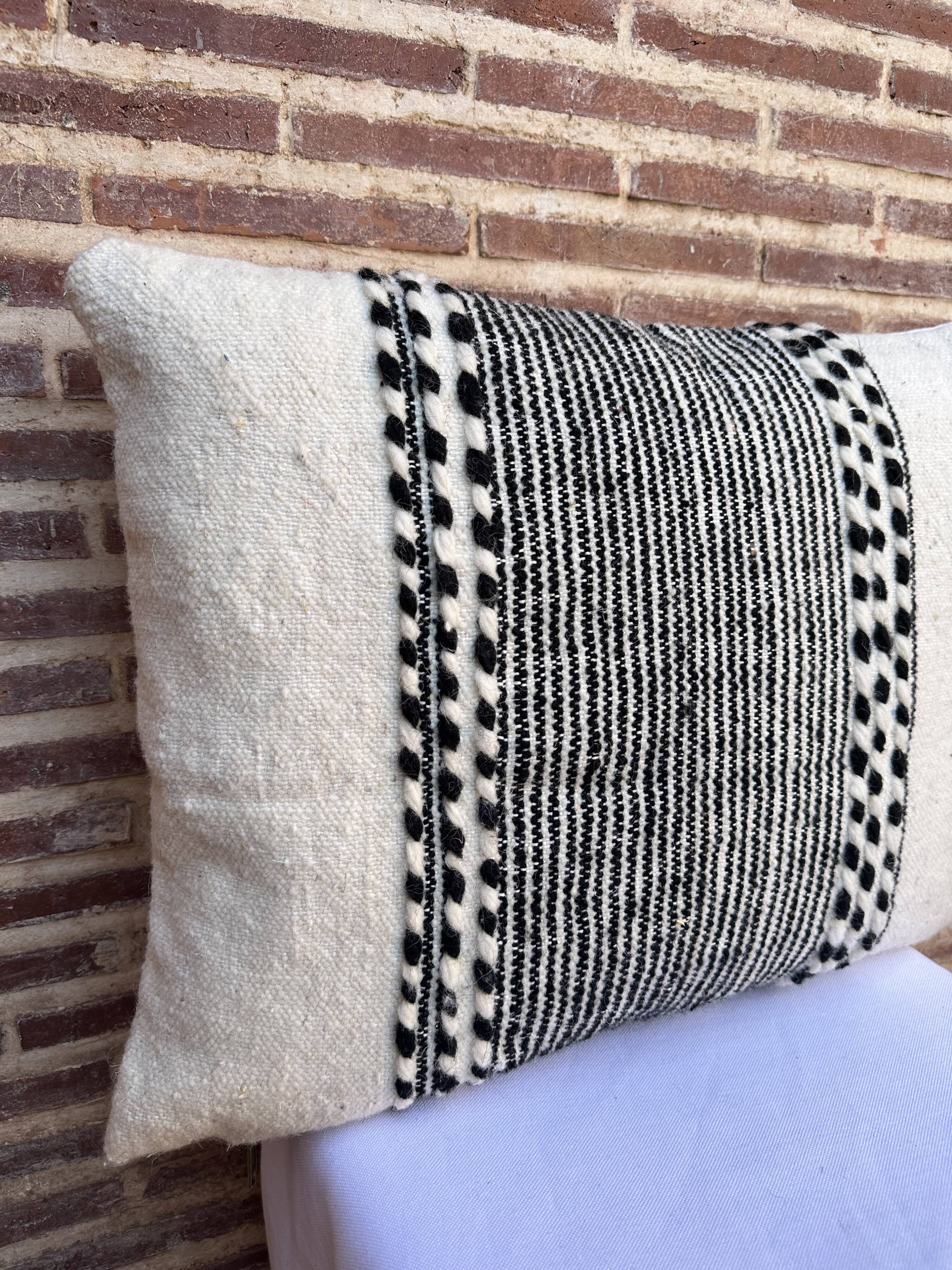 Zanfi rectangular Berber cushion cover - Handmade - 100% wool