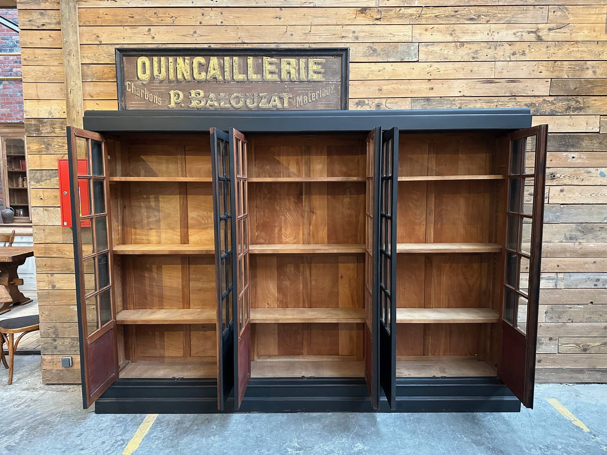 Immense vitrine de magasin début XXème