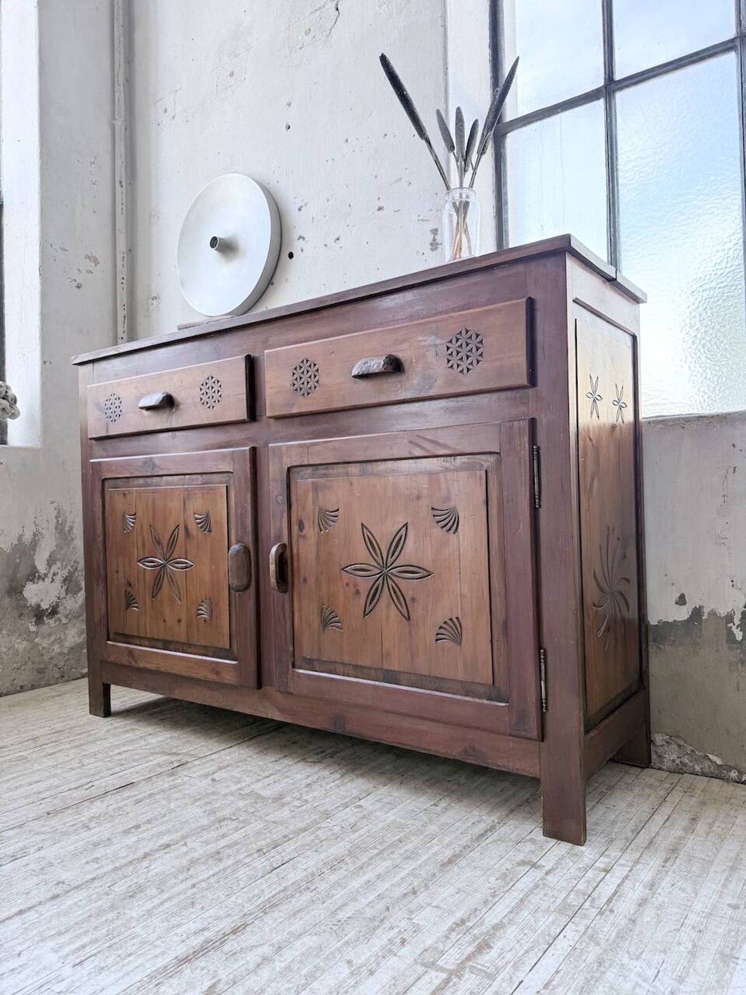Meuble de rangement confiturier art populaire savoyard 1950