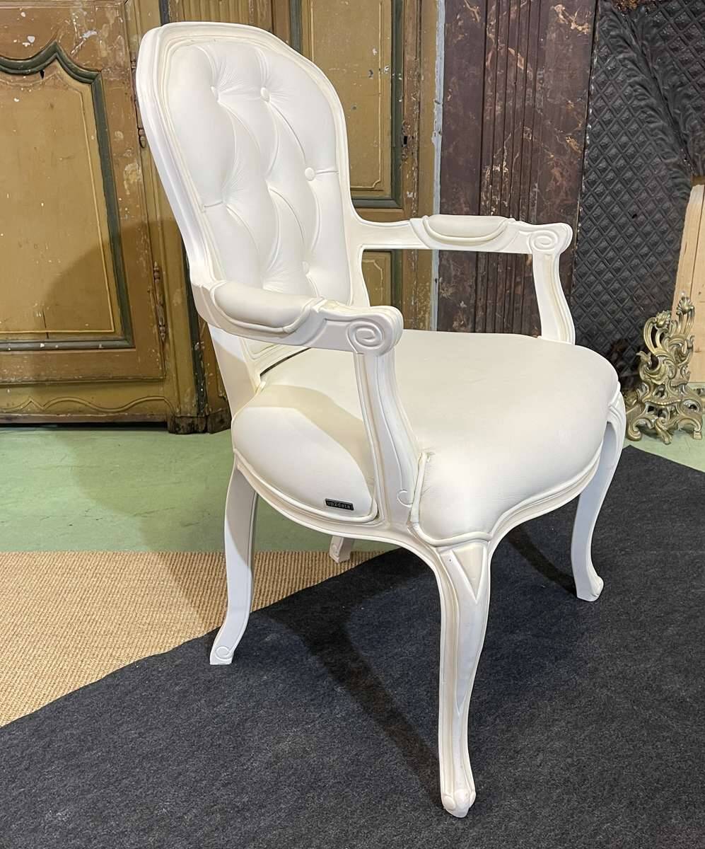 Fauteuil cabriolet de style Louis XV moderne