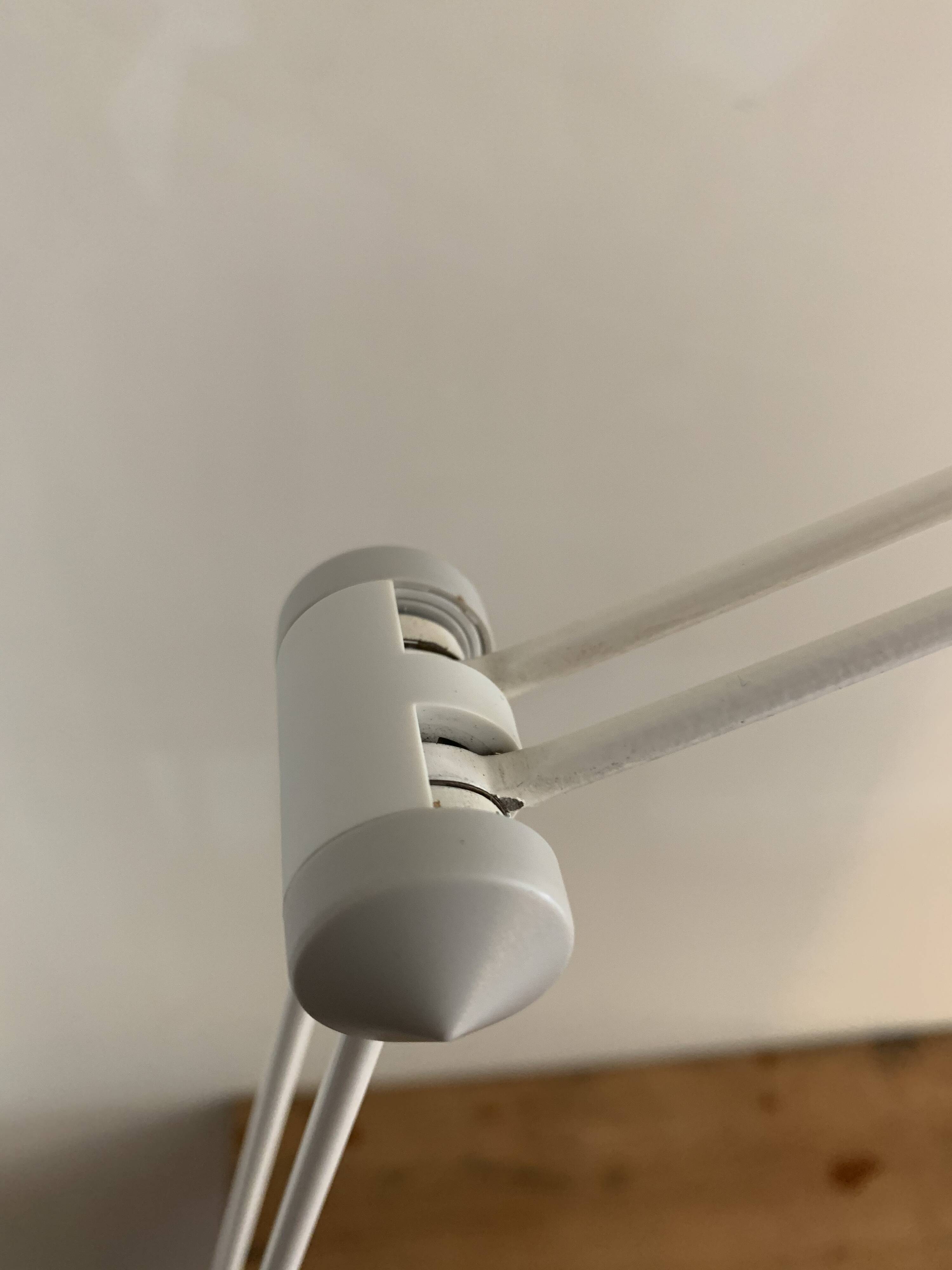 White pyramid desk lamp embnched white pyramid Lungean and Pellmann 1980