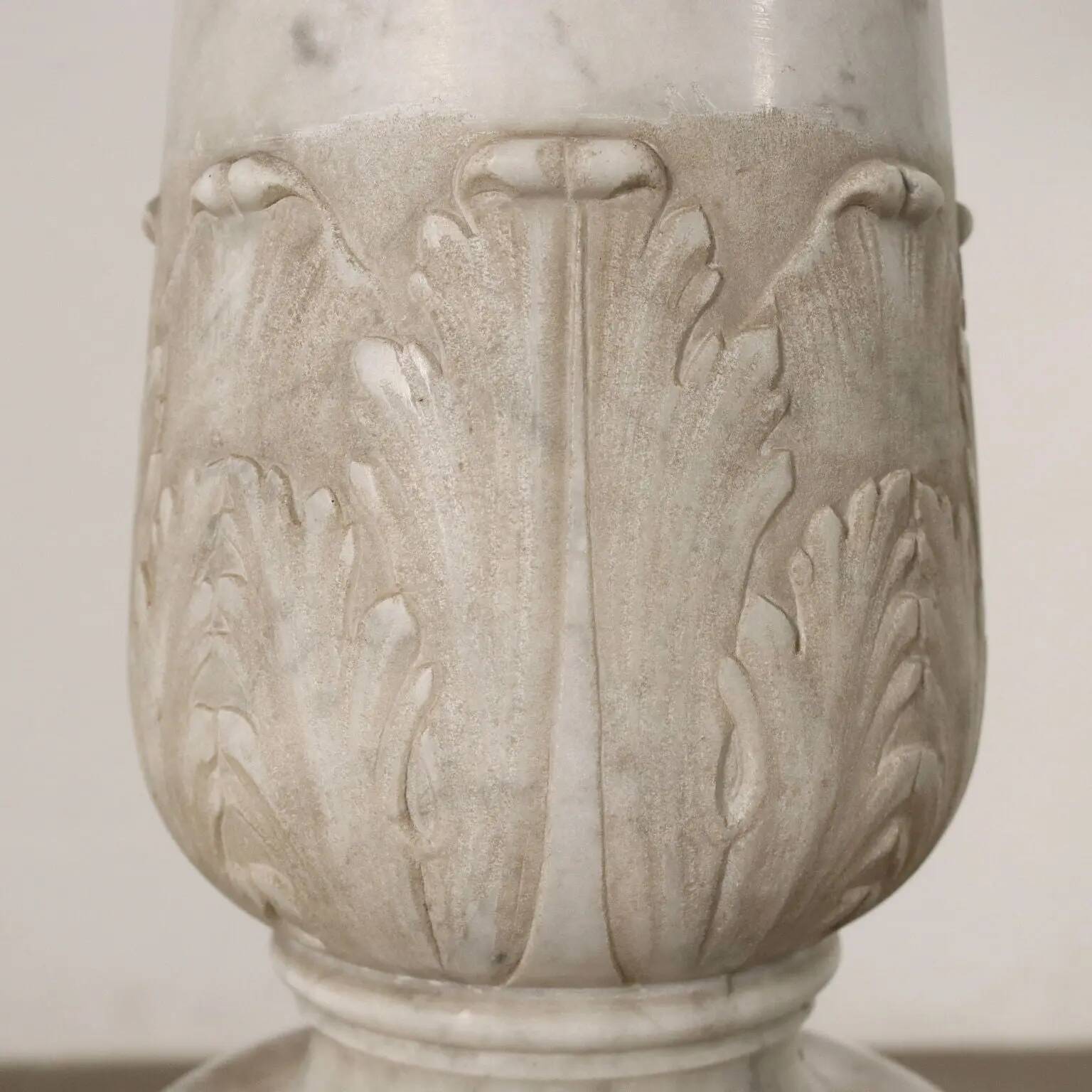 Antique Neo-Renaissance jardinière in marble, decorations, 19th century.