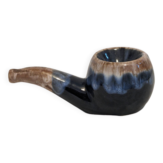 Pipe-shaped ashtray