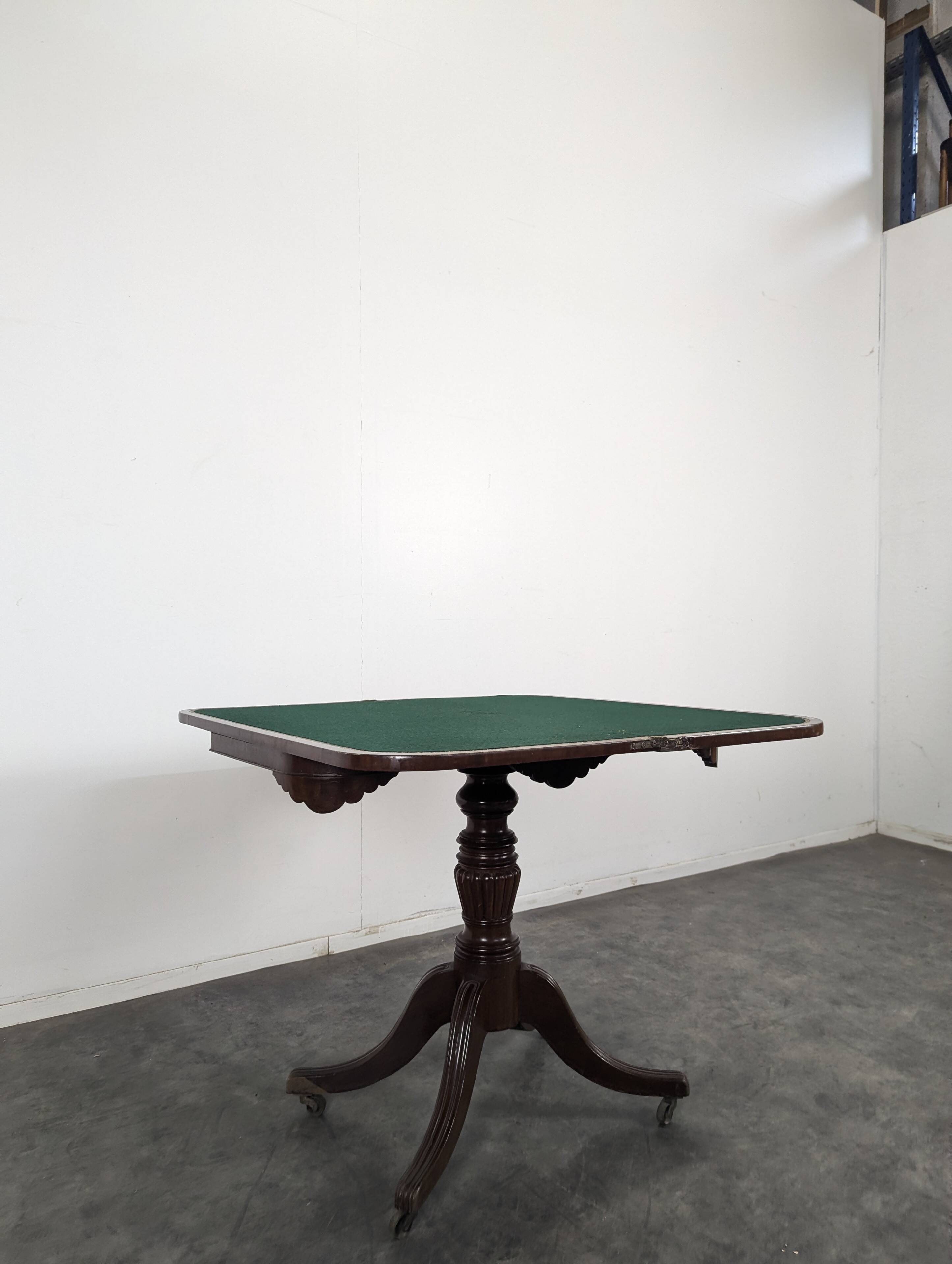 Table à jeux anglaise en acajou
