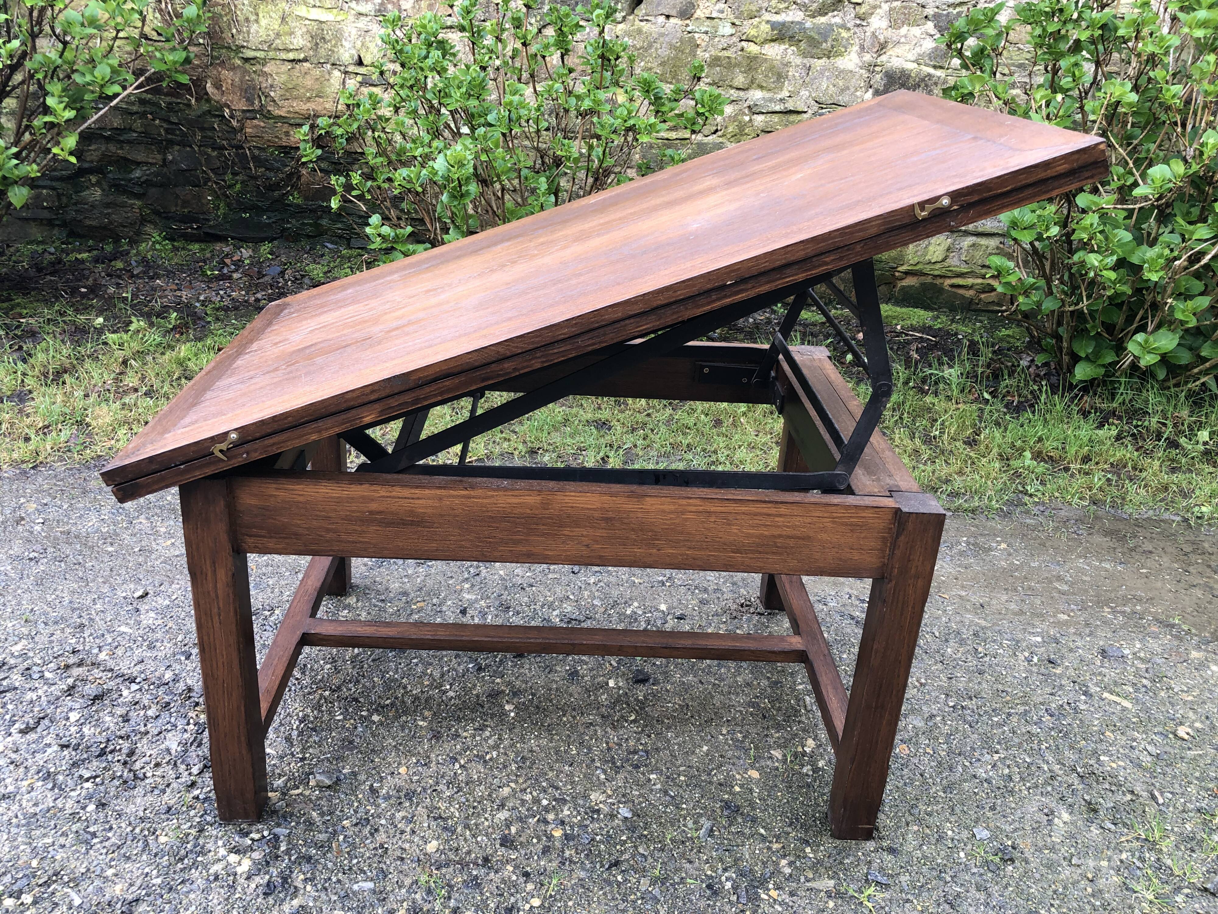 Table basse vintage modulable et extensible au système magique d’Albert Ducros en chêne.