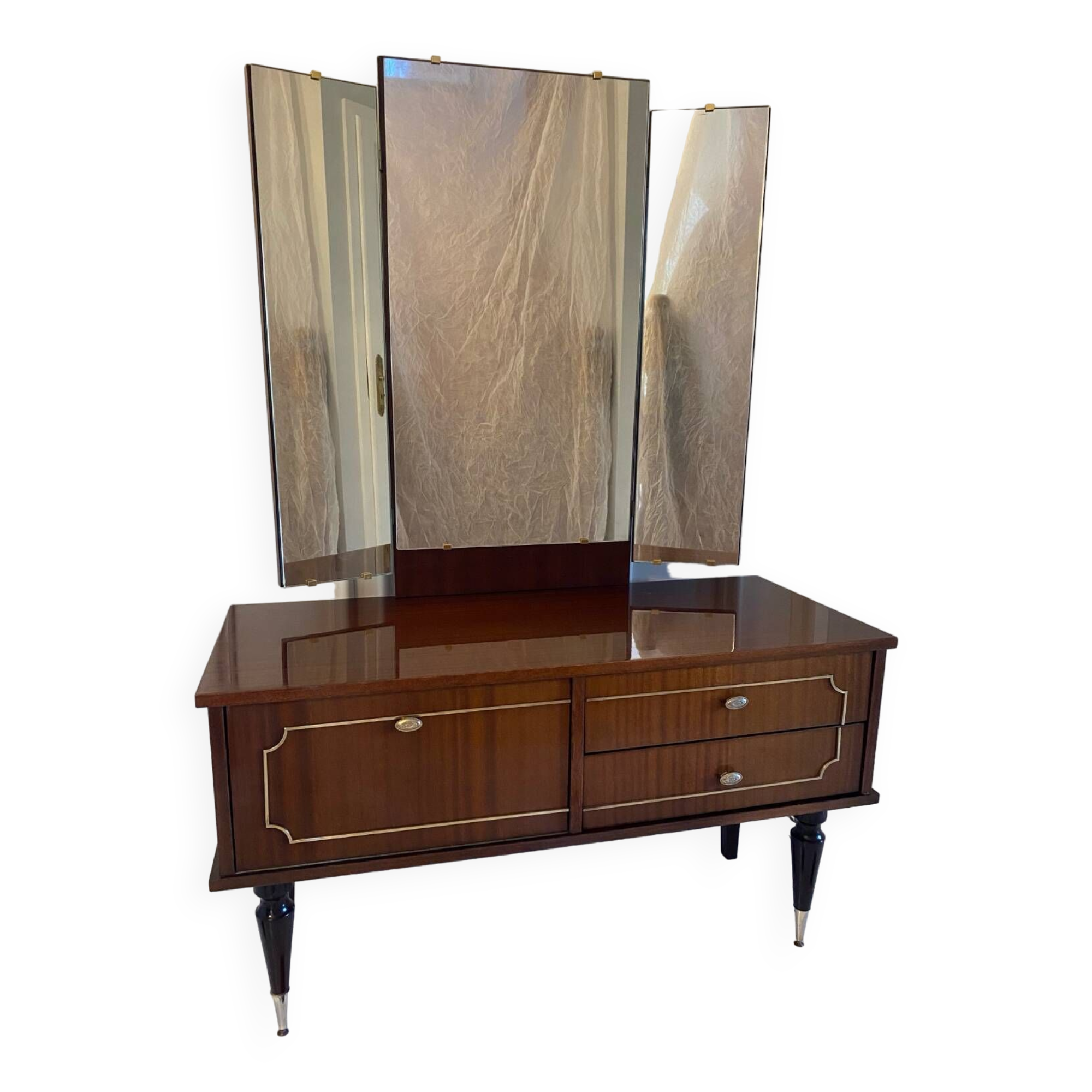 Scandinavian dressing table with triptych mirror