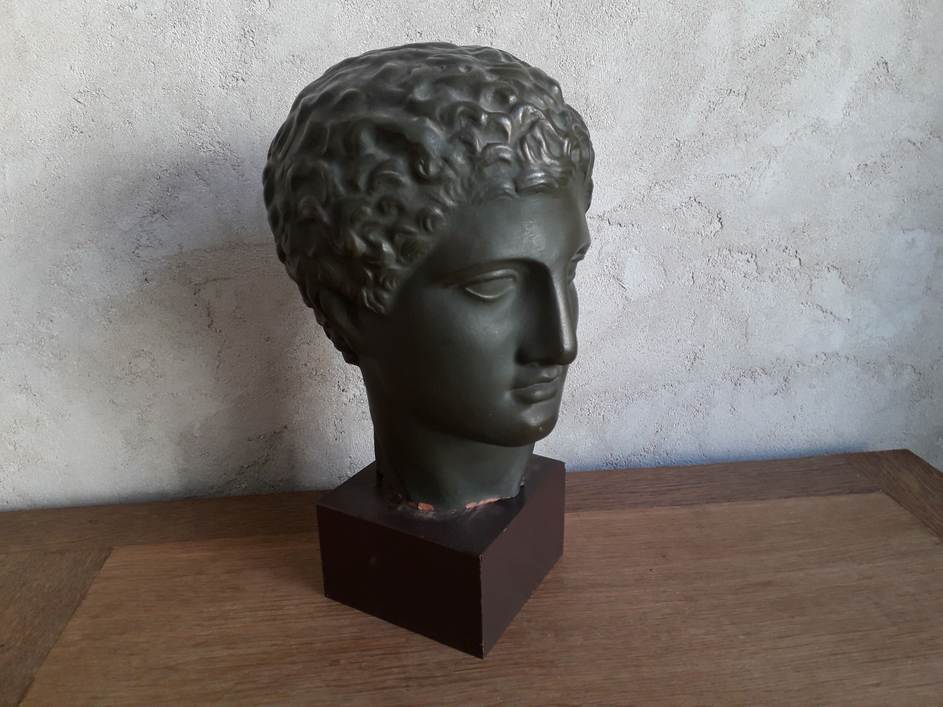 Tête en terre cuite, Grèce Antique
