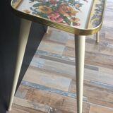 Hairdresser of the 50s and 60s with triptych mirror