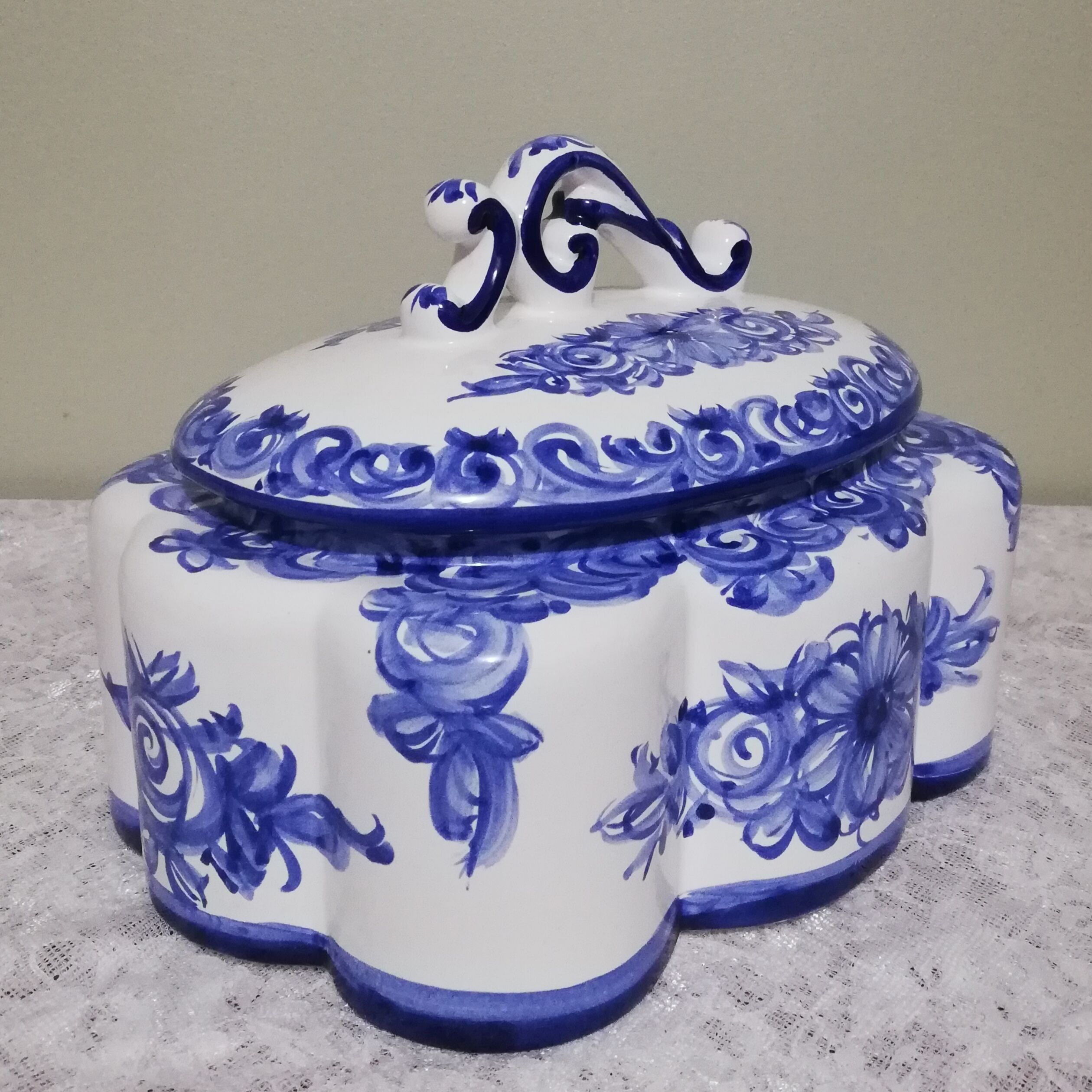 Delft earthenware tureen