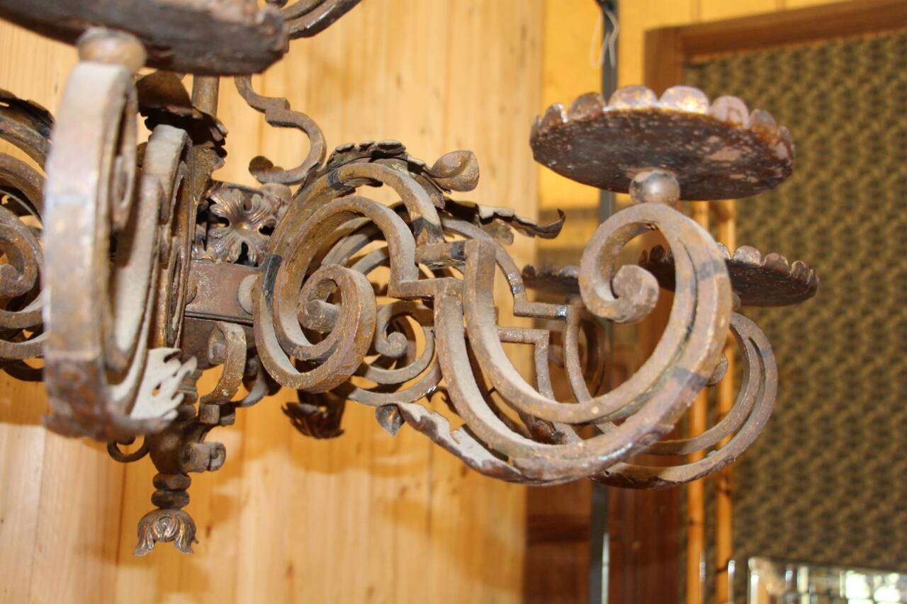 lustre en fer forgé XVIIIème XIXème aux armoiries