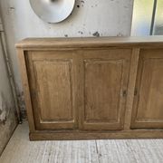 Large row of solid oak loom sliding doors