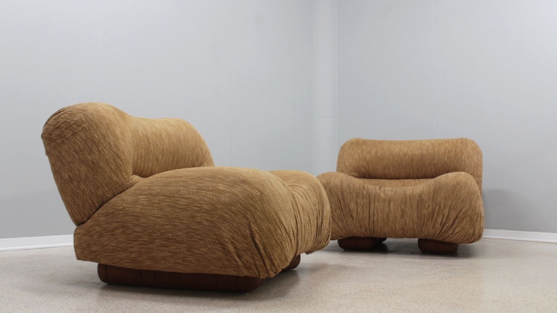 Pair of armchairs by Giuseppe Rossi di Albizzate, 1970s
