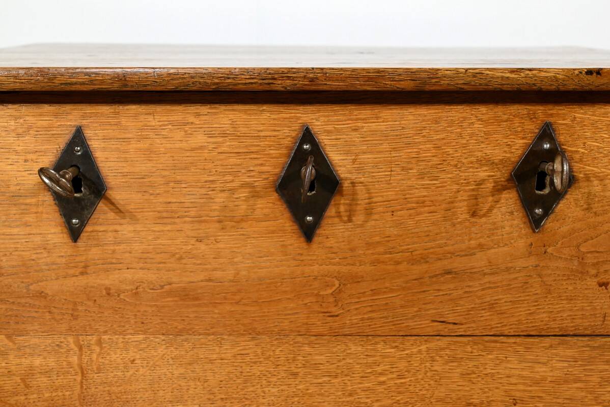 Oak Community Chest – Late 19th Century