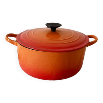 Orange round cast iron casserole dish Le Creuset 2.5 L vintage