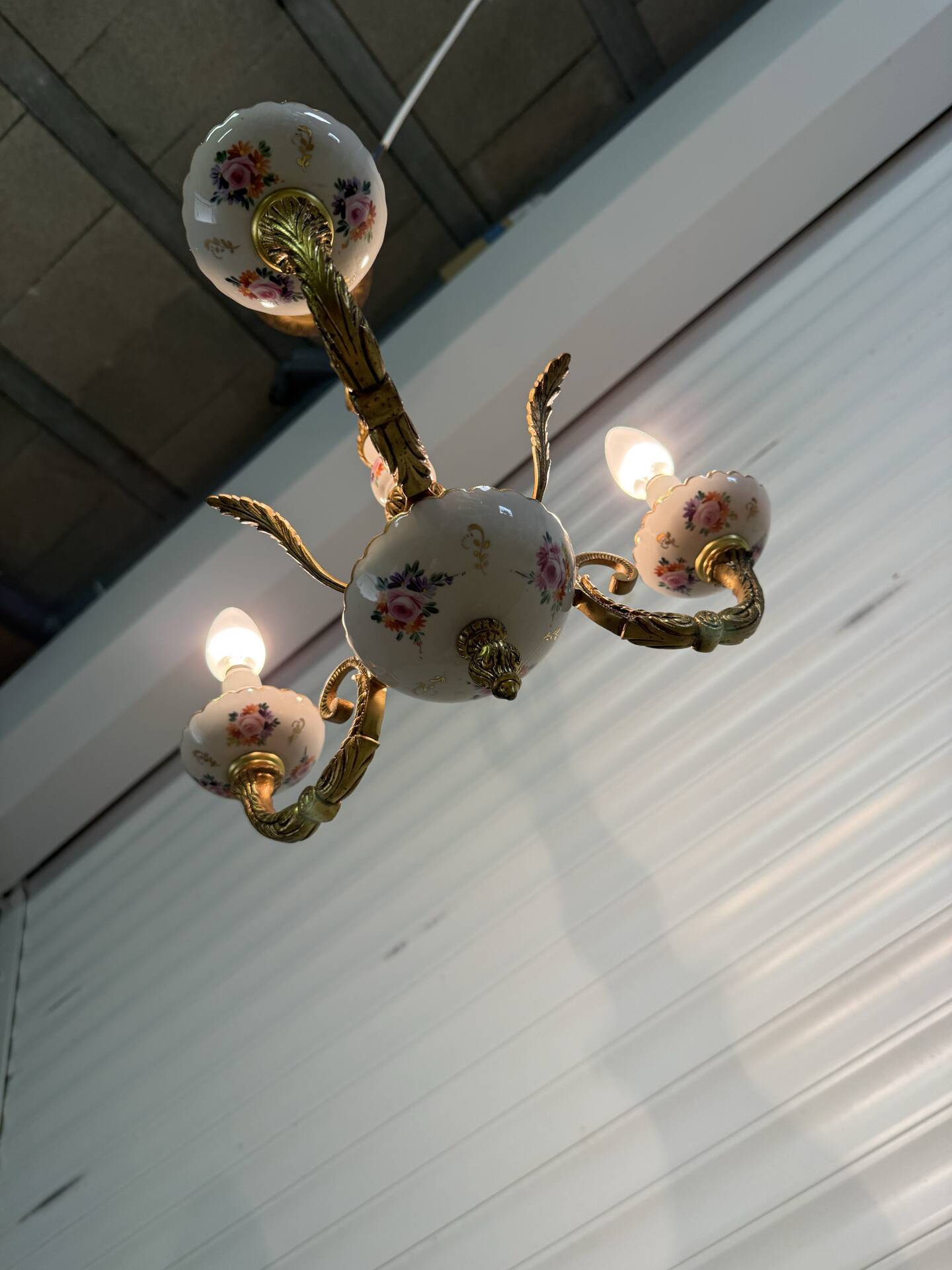 Lustre suspension