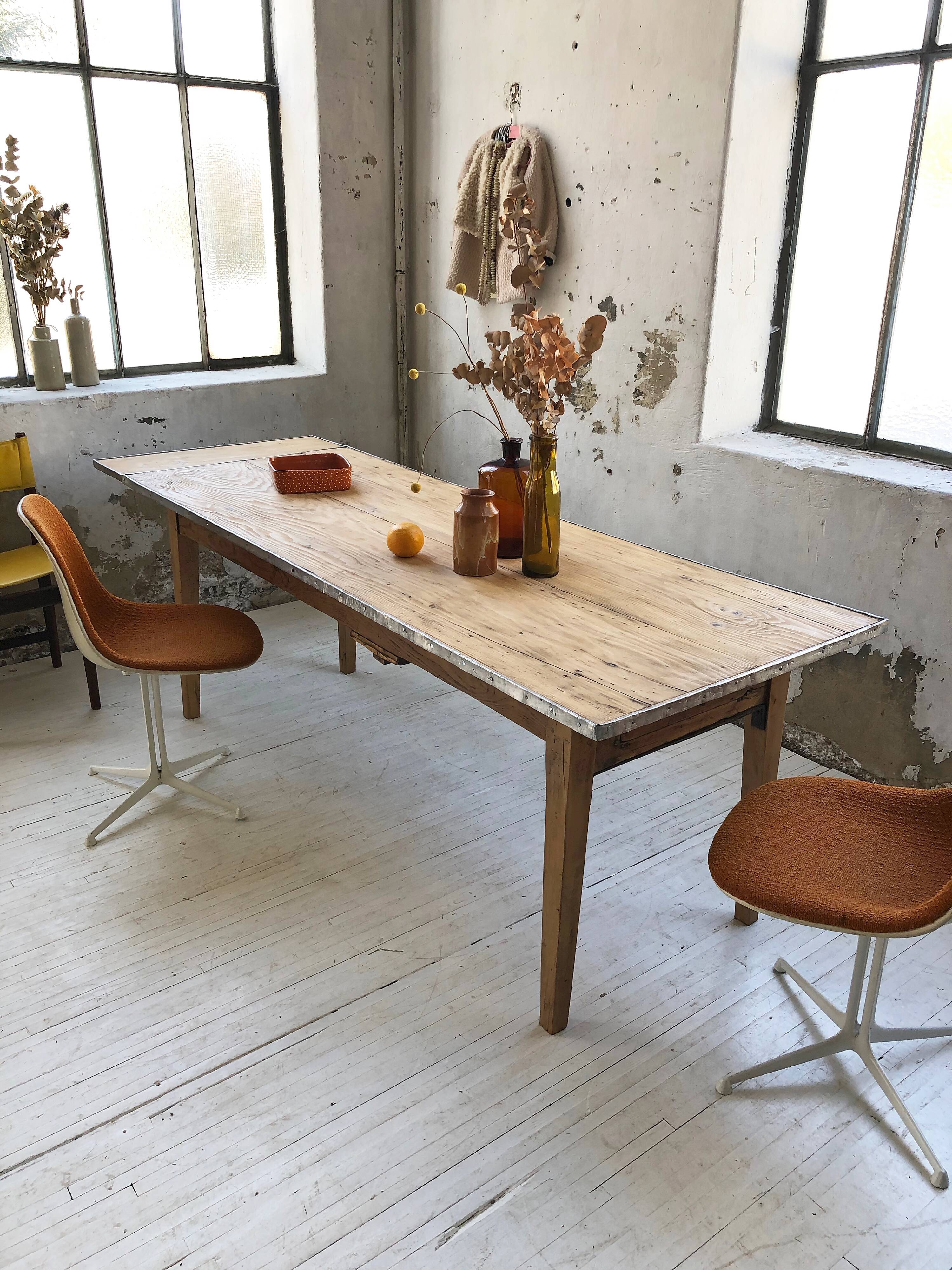 Old farm table with 225 cm extension cords