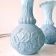 Paire de vases en opaline de foire bleue Vallérysthal Portieux à décor de roses