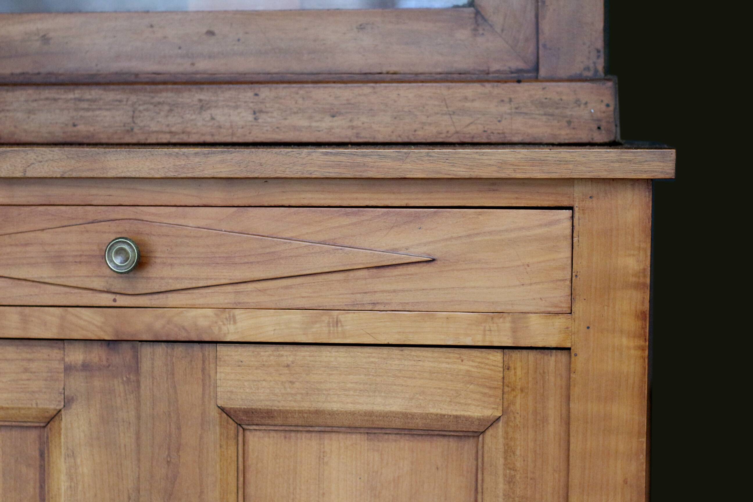 Mid-19th century dresser (light mahogany).