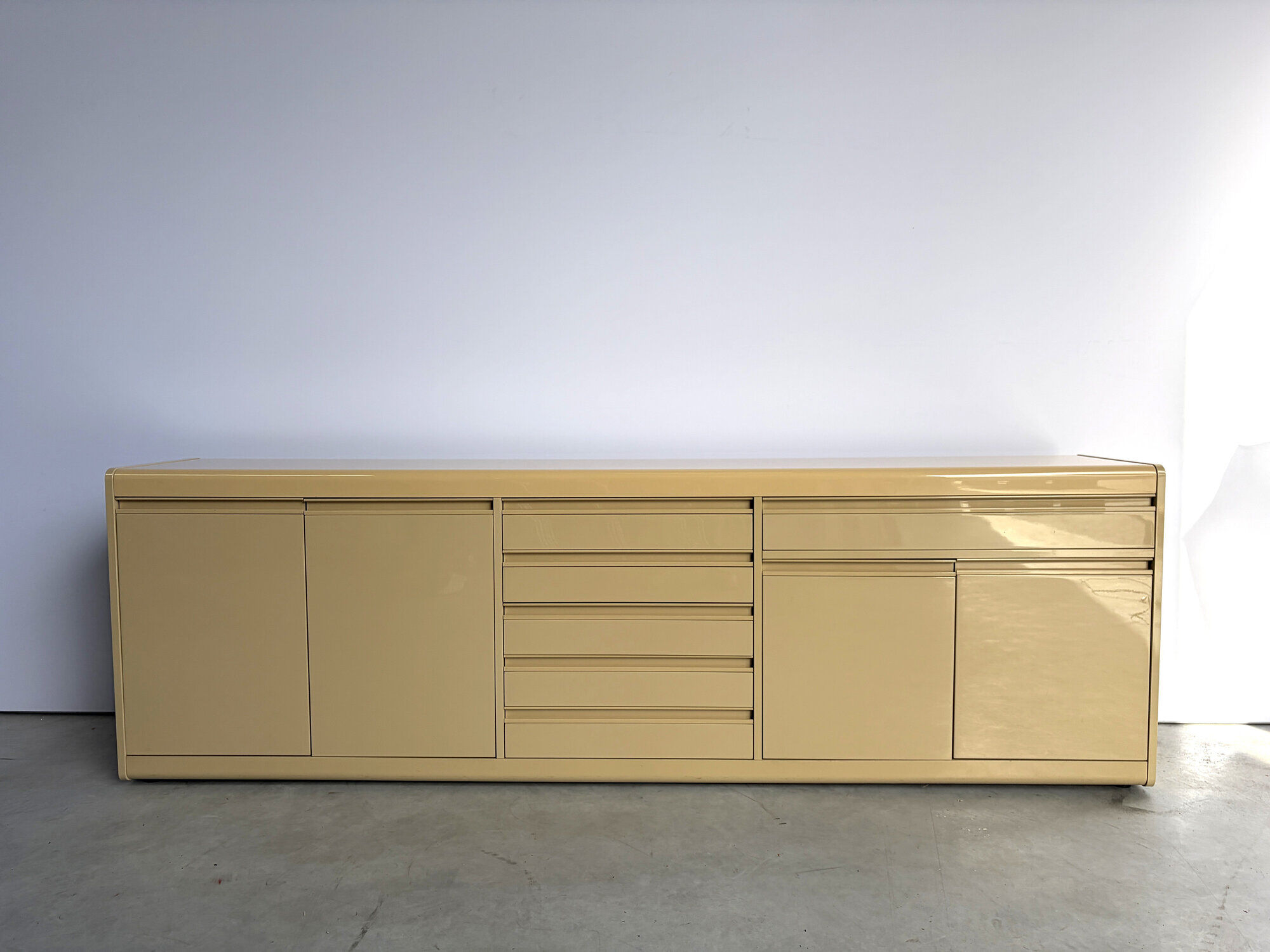 Vintage lacquered credenza, 1980s