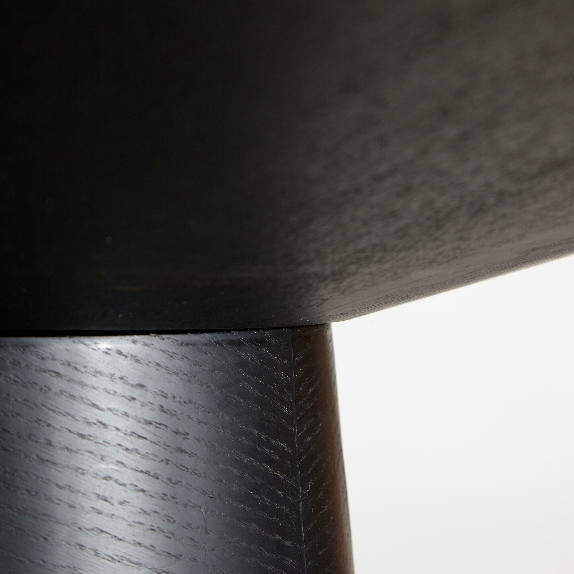 BoConcept Amari dining table