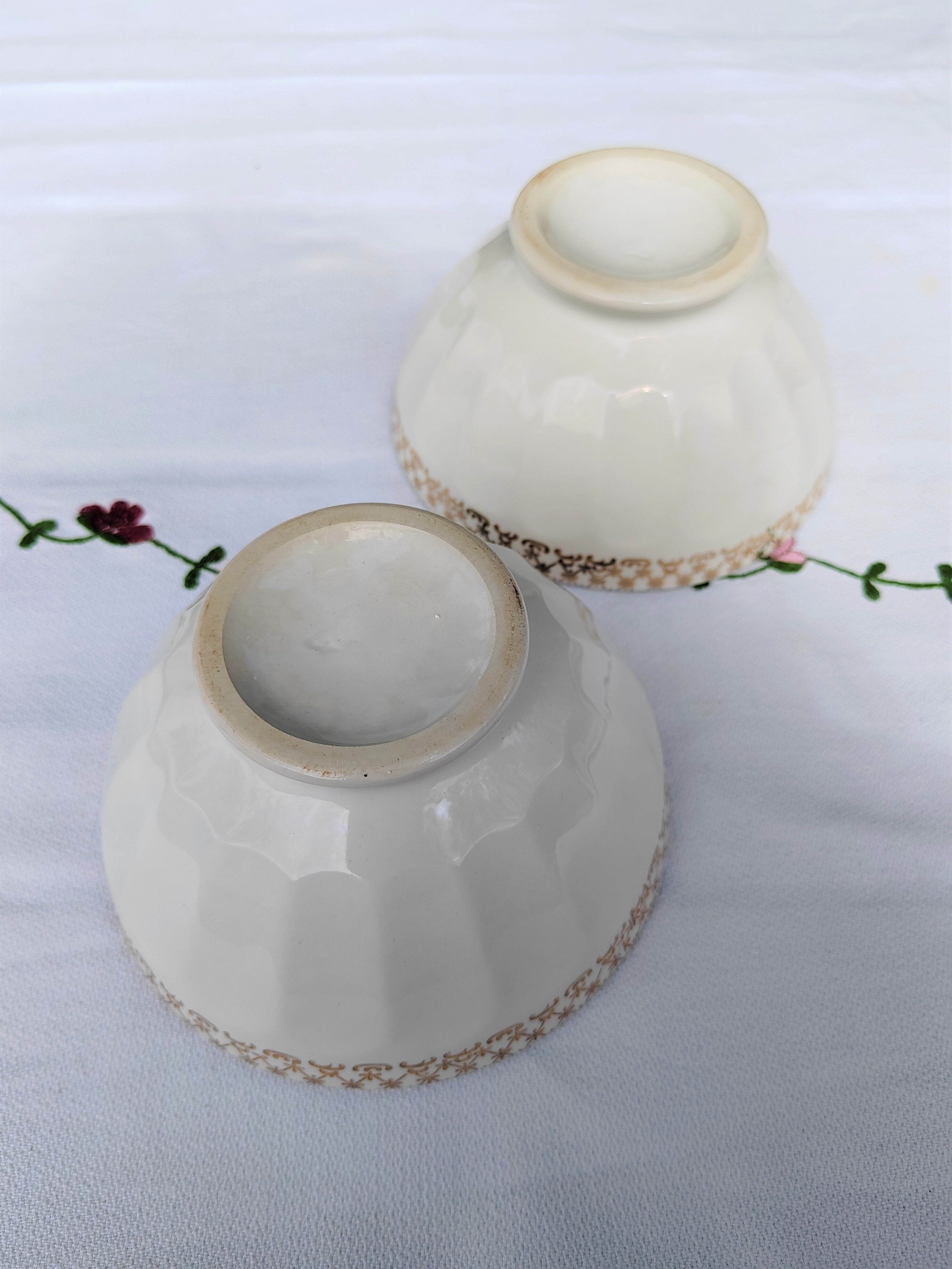 Pair of porcelain bowls