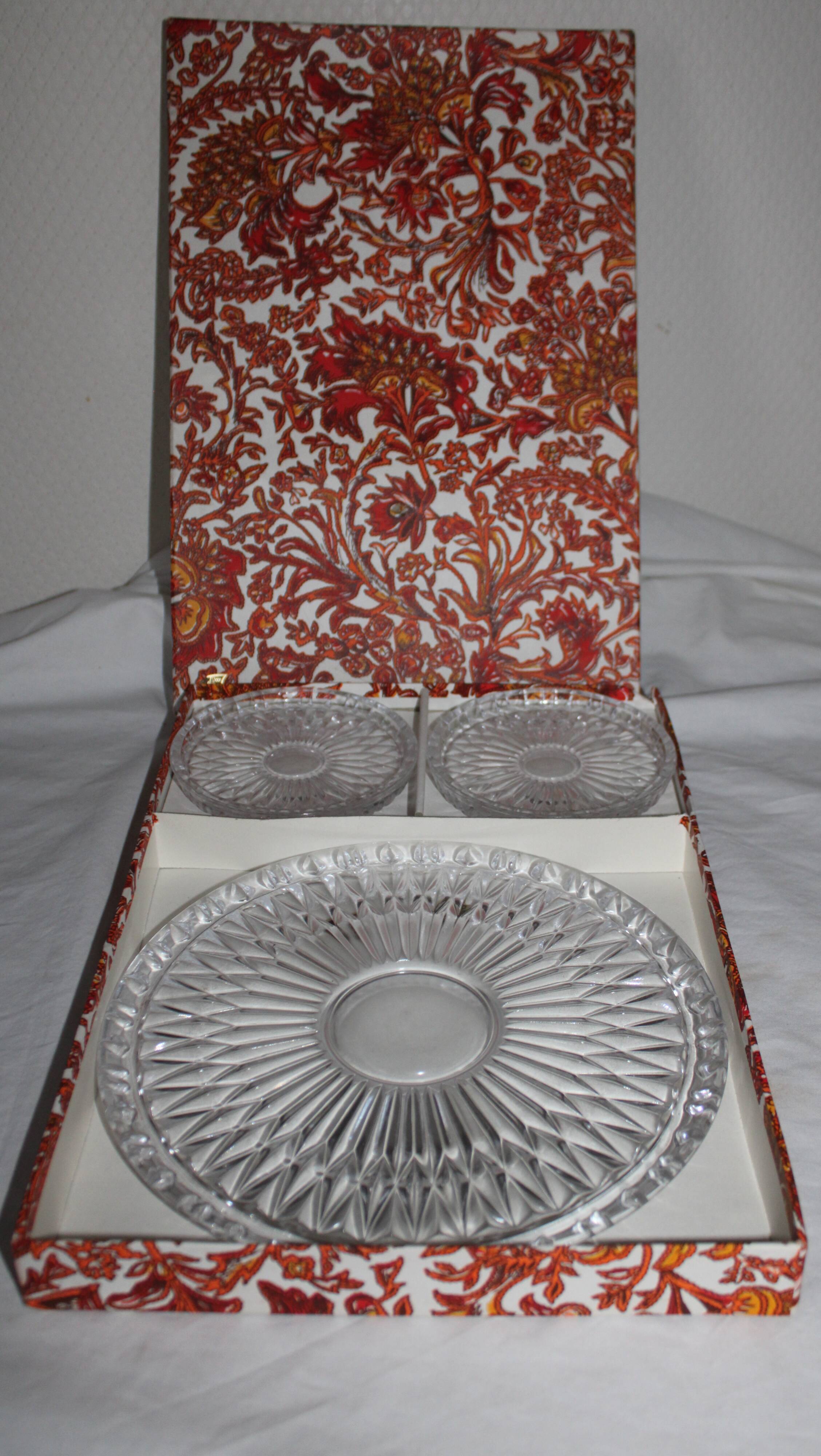 Set of flat underside and 2 vintage bottle unders