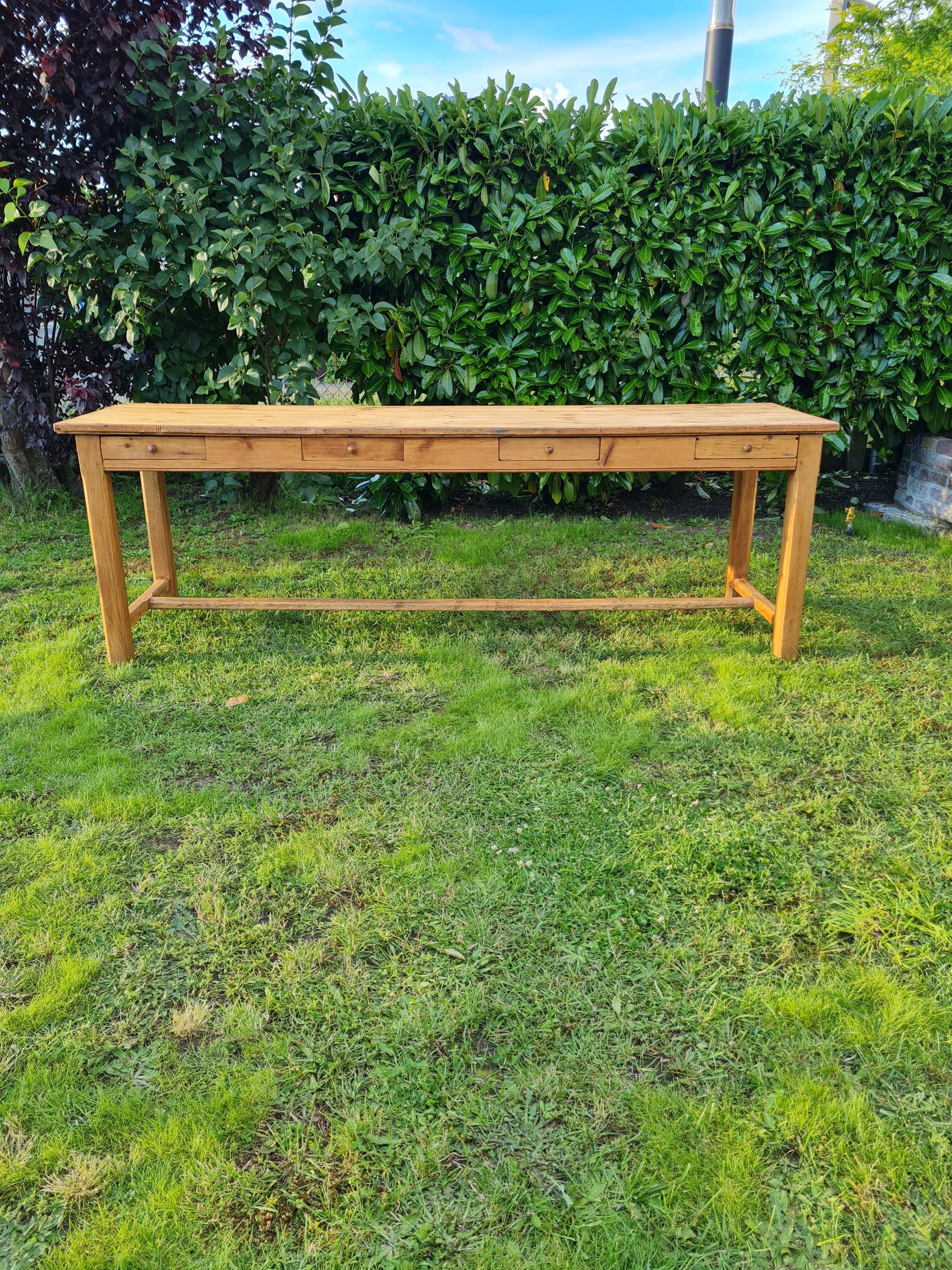 Farm table