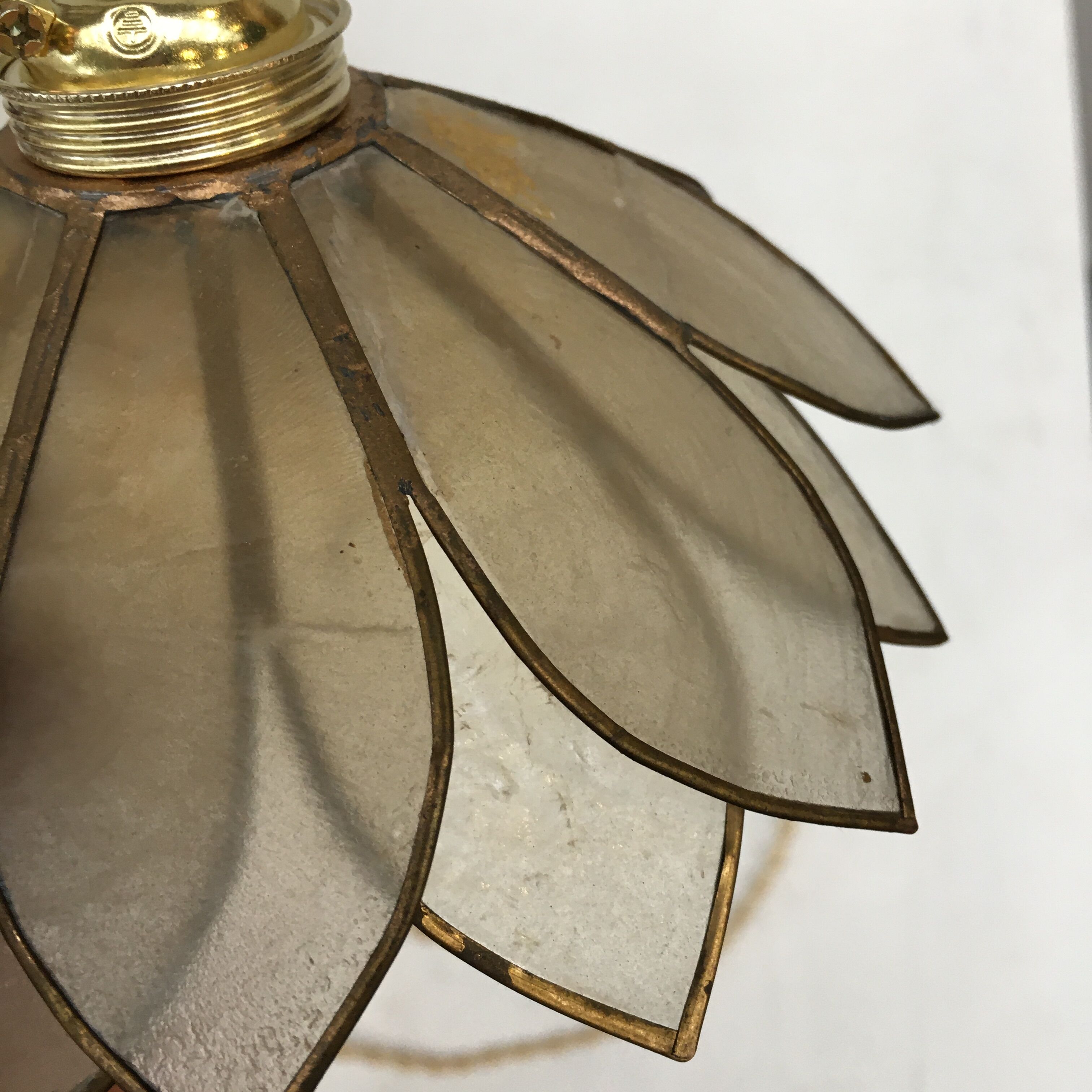 Flower walkman lamp in mother-of-pearl and brass