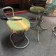 Table ronde en verre avec 3 chaises vintages