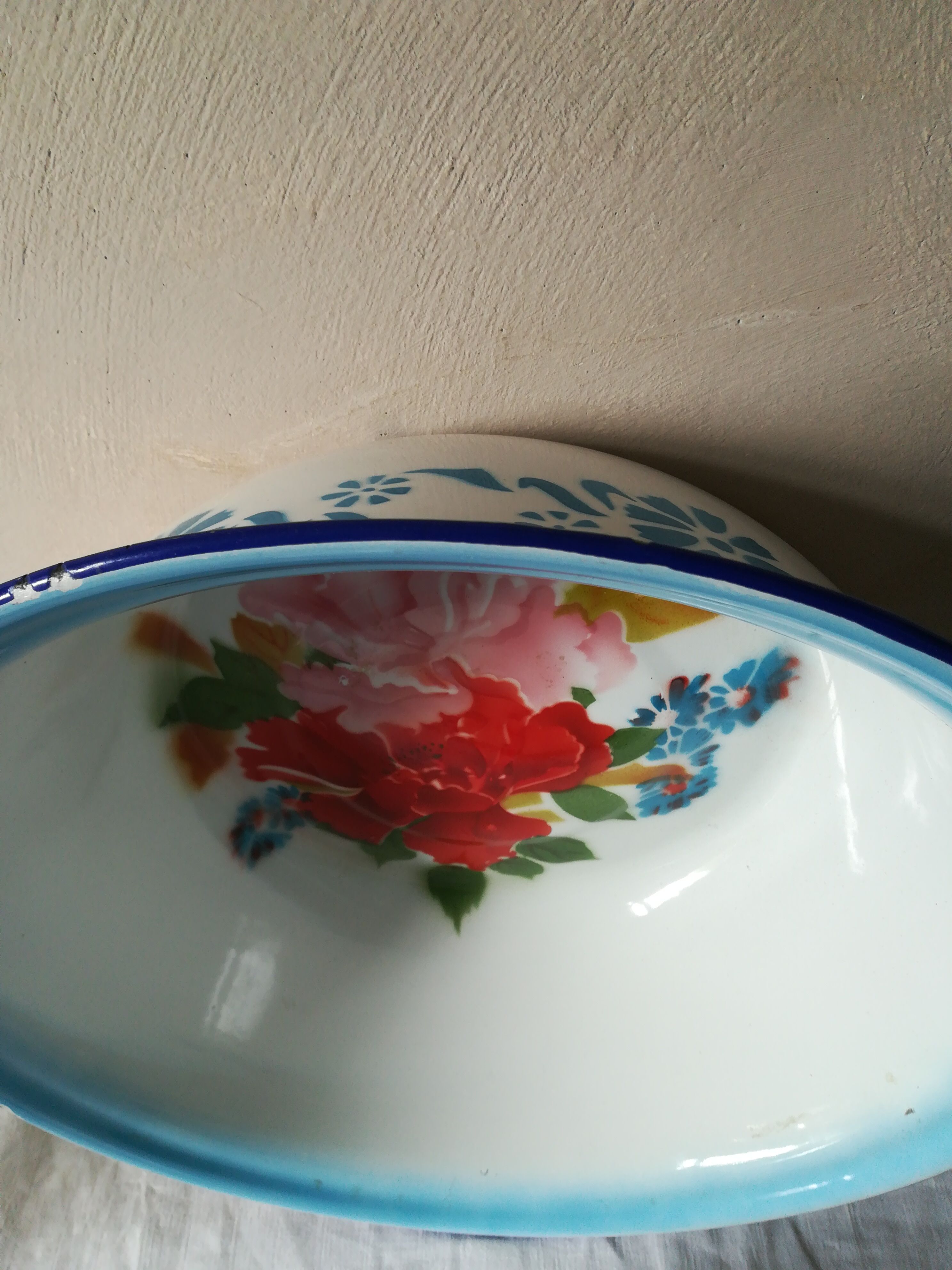 Set of 3 enameled sheet metal dishes