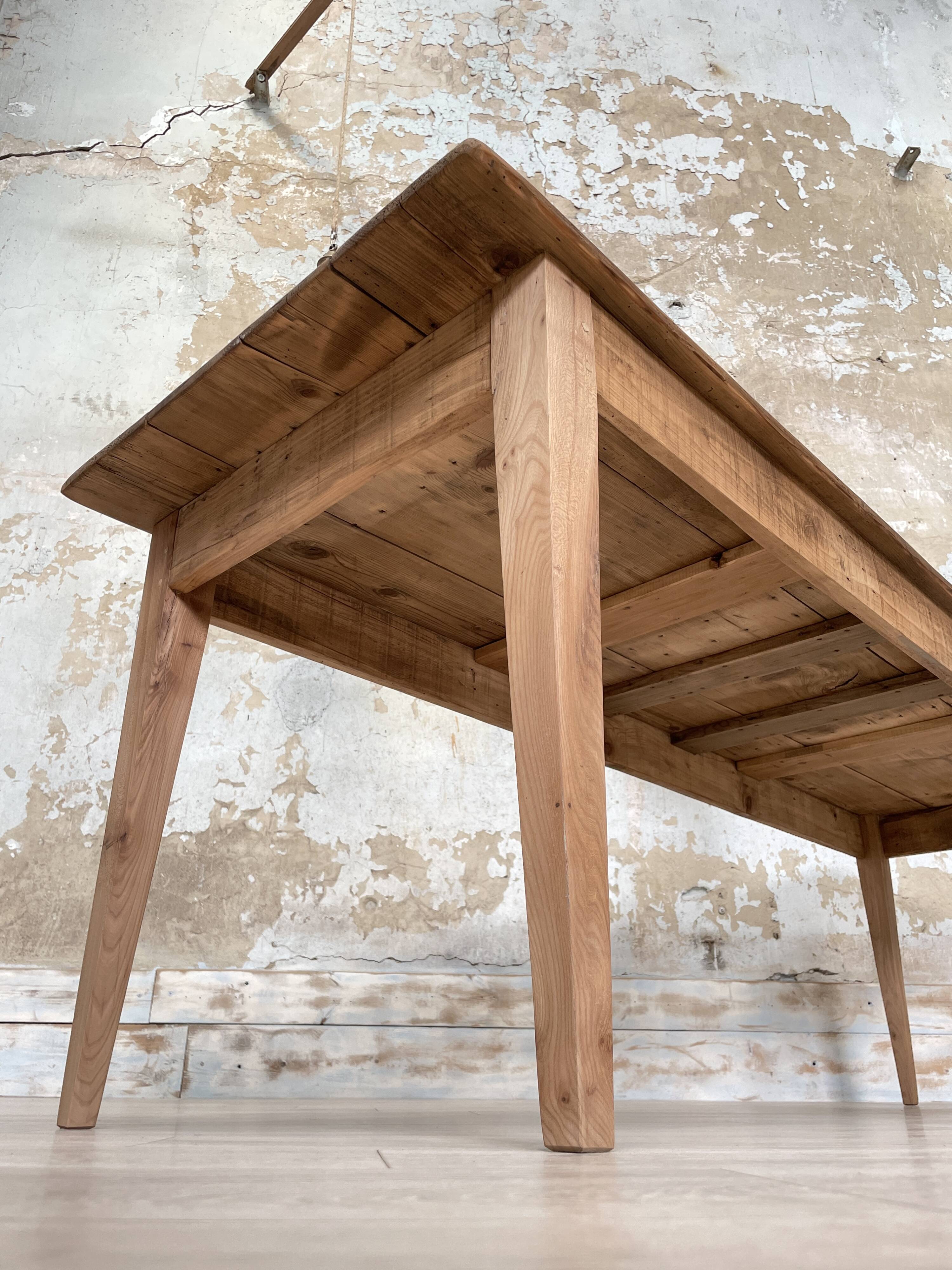 Table de ferme vintage en bois brut