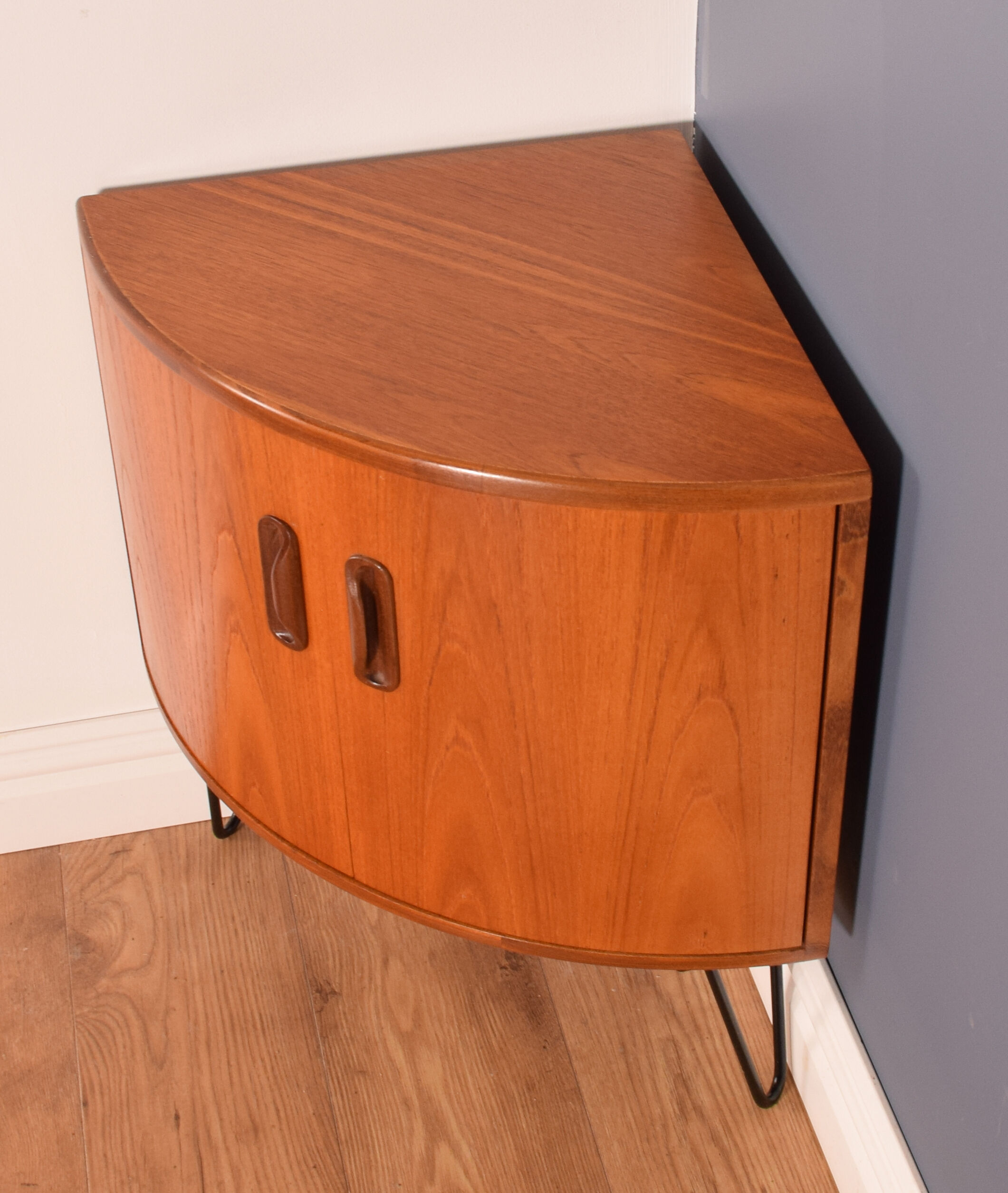 Restauré Teck Rétro années 1960 G Plan Fresco Coin Unité sur les jambes en épingle à cheveux