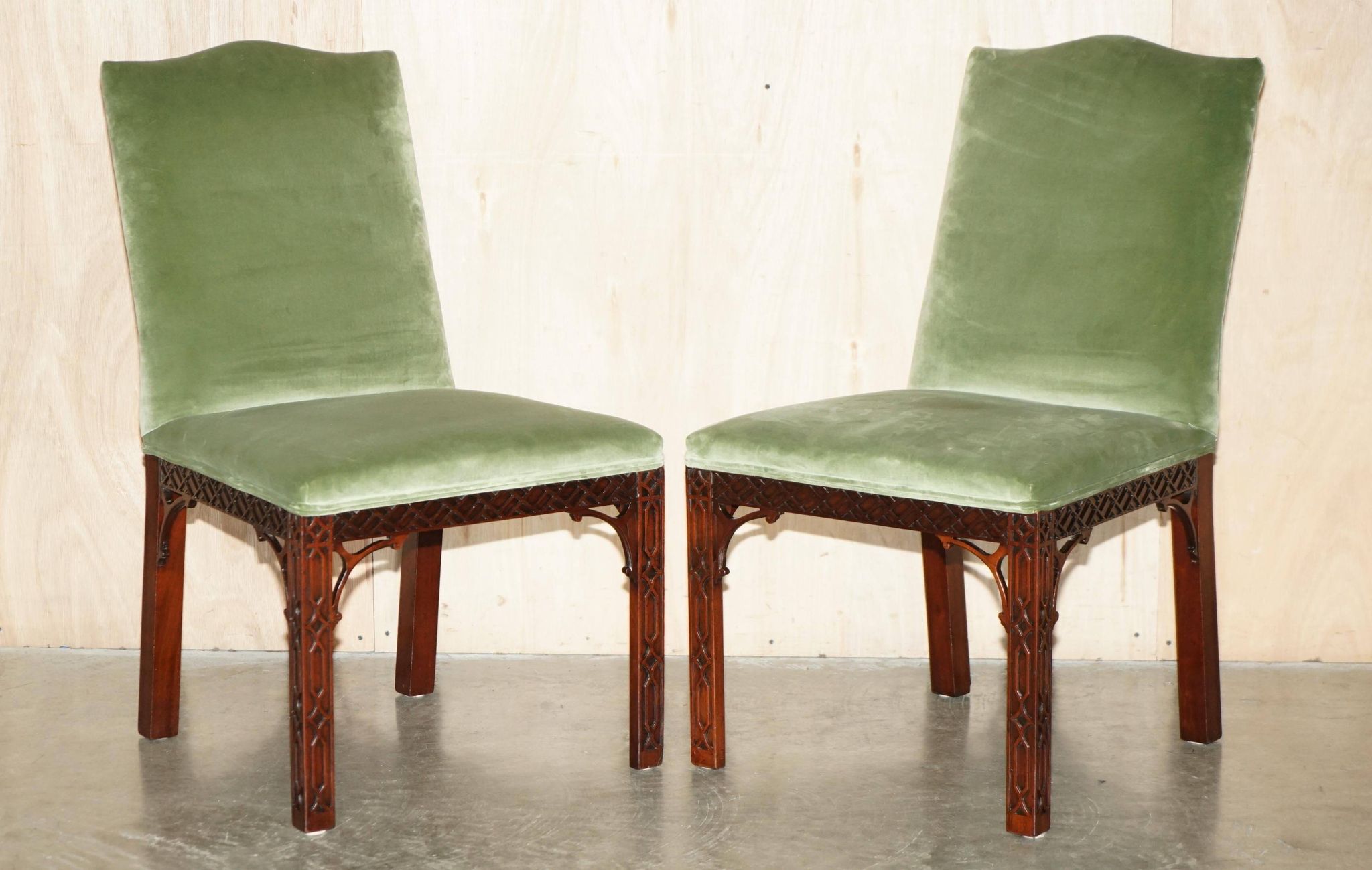 Paire de chaises d'appoint victorien Thomas Chippendale finement sculptées