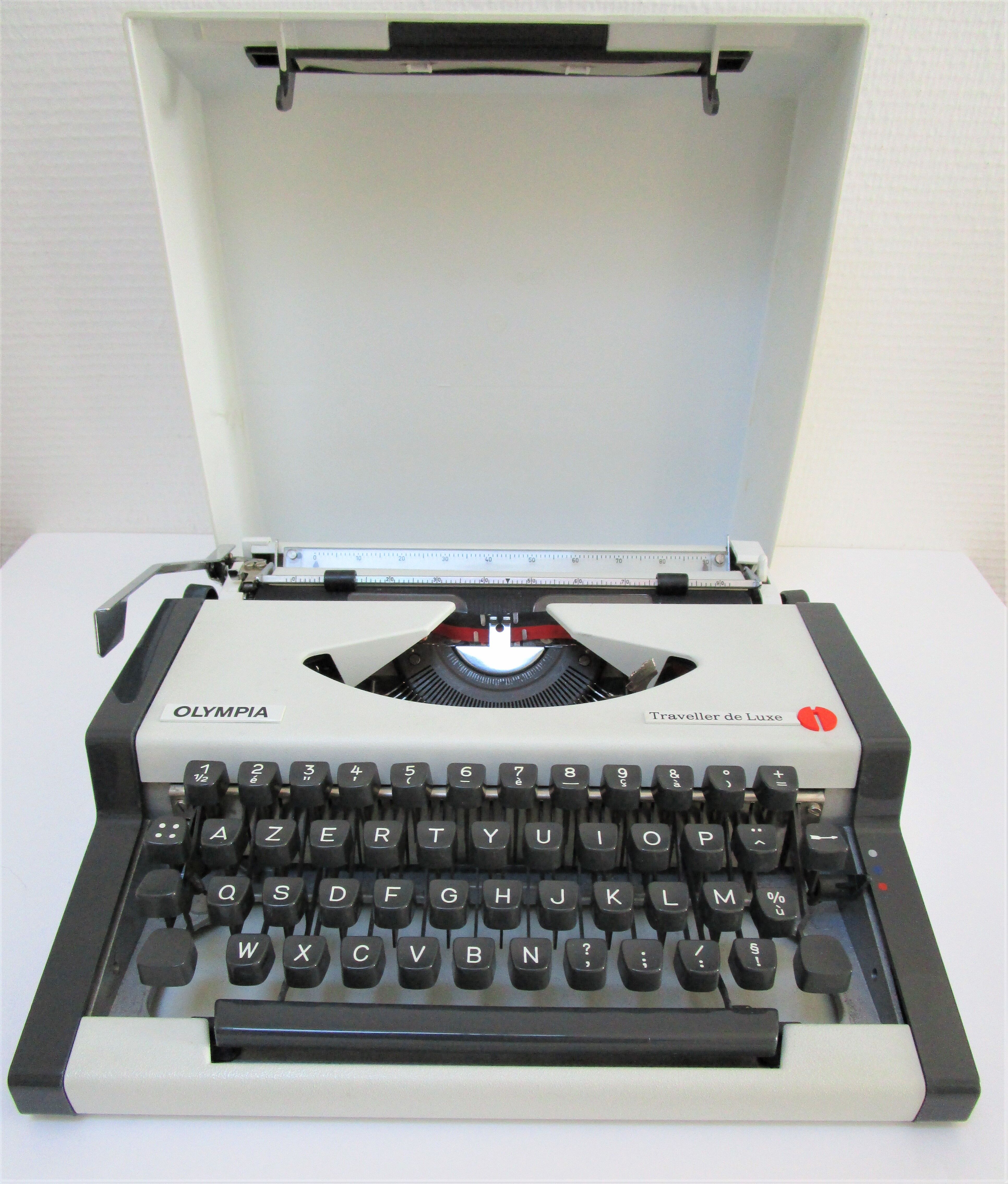 Olympia traveller typewriter luxury 70s