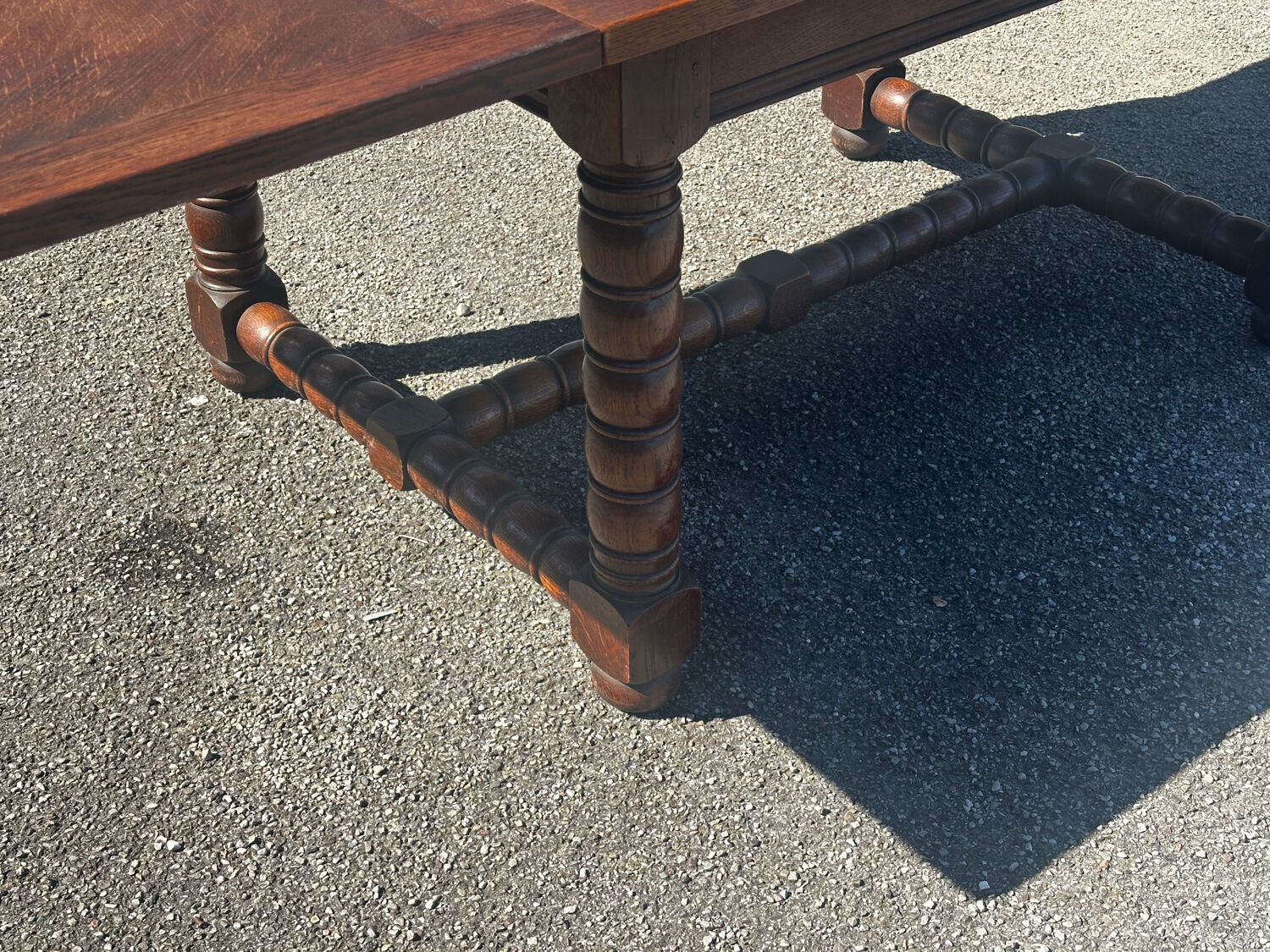 Solid oak extendable table, turned legs – 19th century
