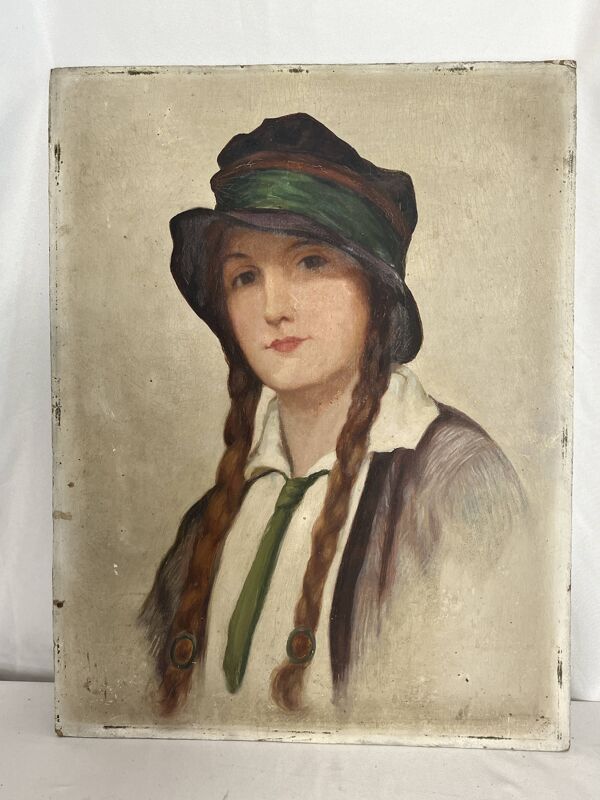 Ancien portrait jeune femme aux nattes et chapeau vers 1930