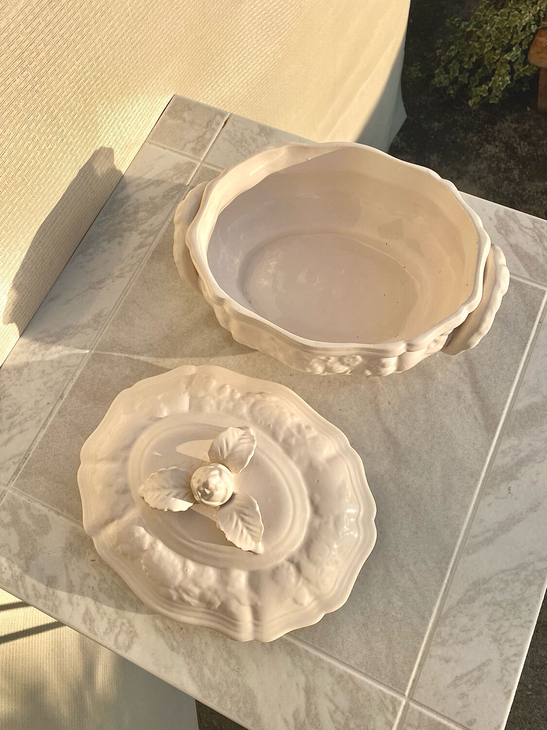 Antique soup tureen in faience, Pont-aux-Choux style.