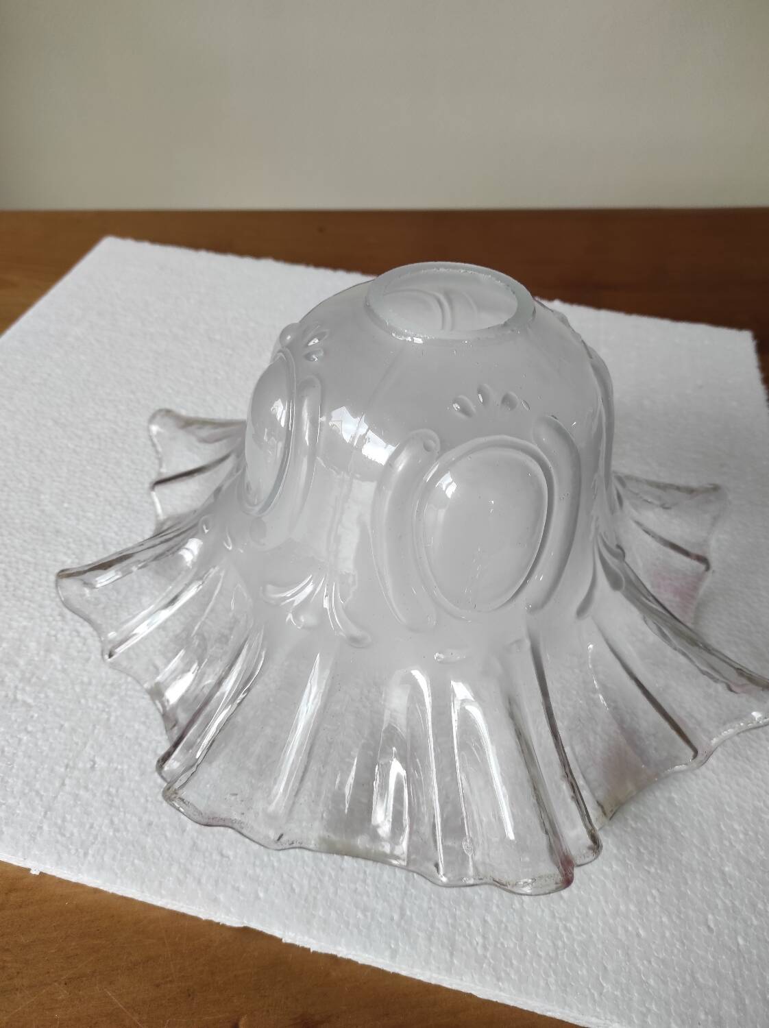 Abat-jour tulipe en verre transparent et translucide